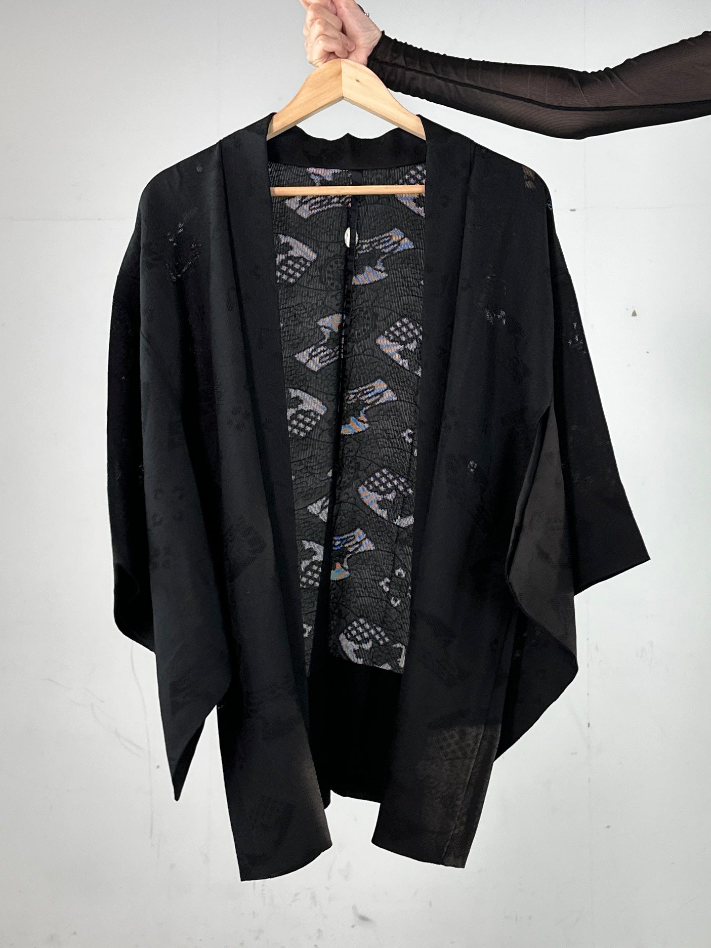 VINTAGE BLACK HAORI SHEER “ougi montsukii"