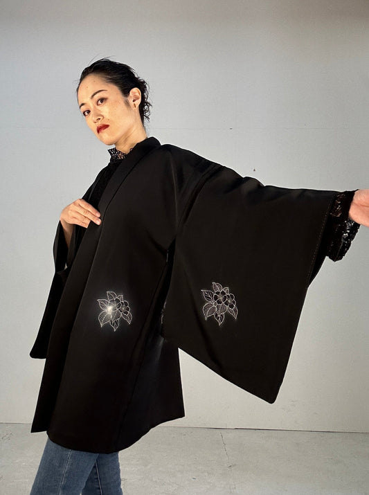 VINTAGE BLACK HAORI "contemporary red flower”
