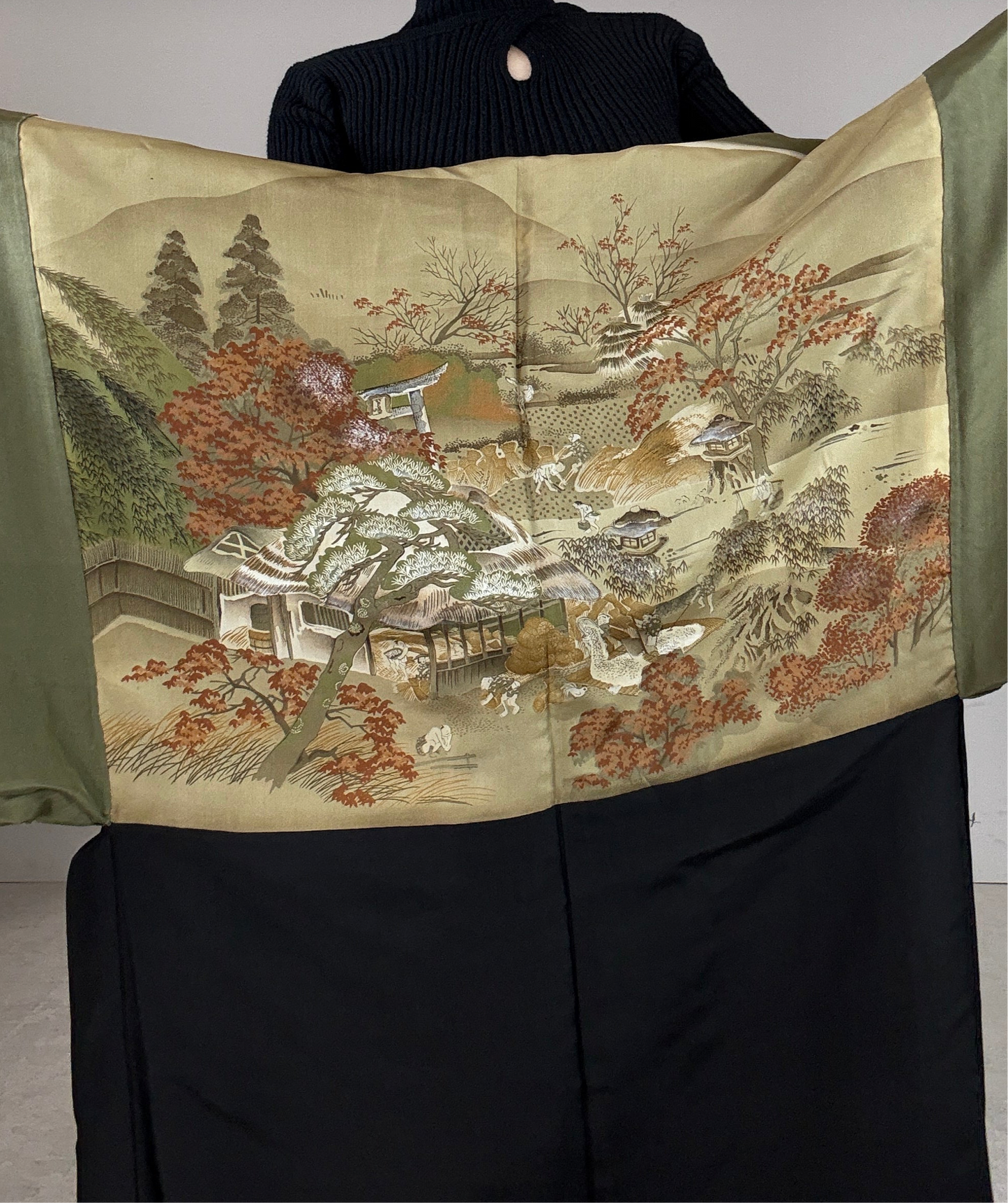 VINTAGE KUROMONTSUKI HAORI "aki"