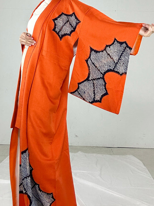 KIMONO Mantle upcycled from Japanese kimono / Sewed on the collar/ SHU