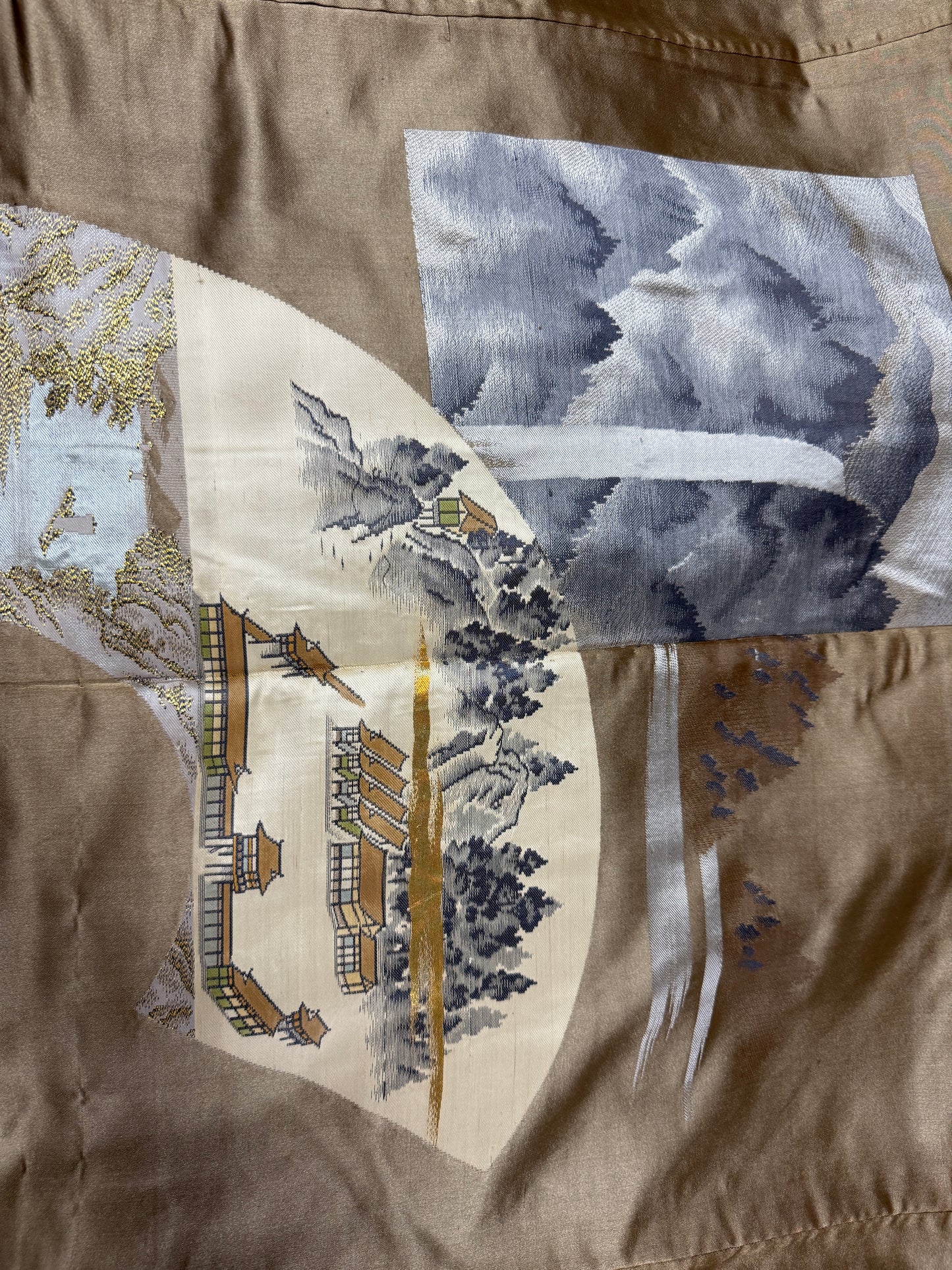 VINTAGE KUROMONTSUKI HAORI "gold, oyashiki" *damage