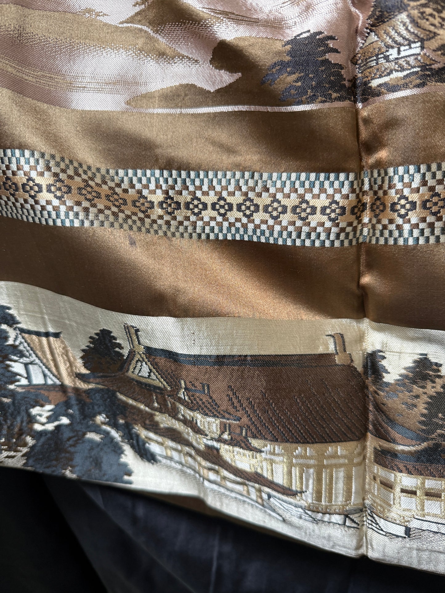 VINTAGE KUROMONTSUKI HAORI "donsu, oyashiki"