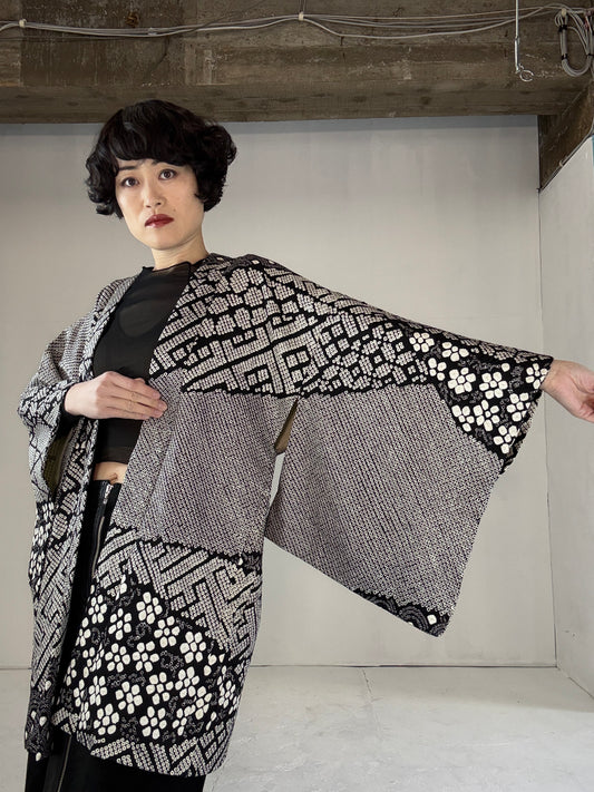 VINTAGE SHIBORI HAORI "black, flower"