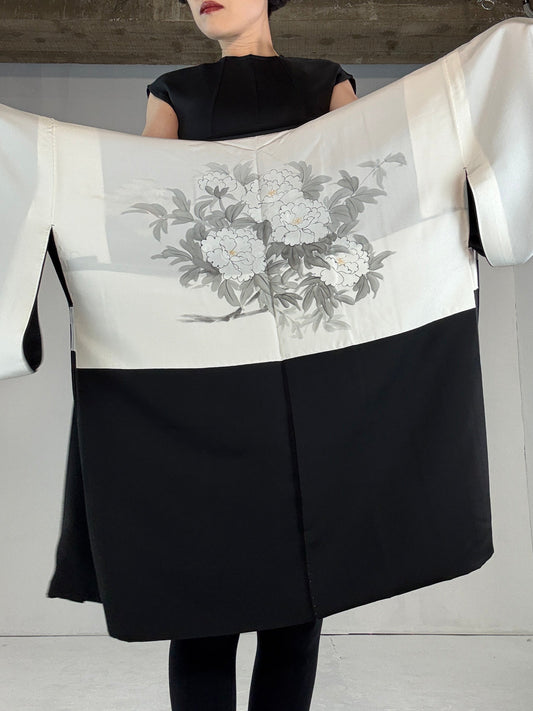 VINTAGE BLACK HAORI "beautiful, embroidery"