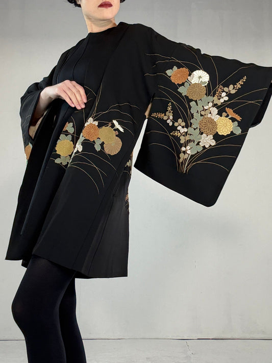 VINTAGE BLACK HAORI "kiku, kinkoma embroidery"