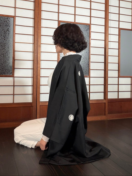VINTAGE KUROMONTSUKI HAORI "fuji, KUR127"