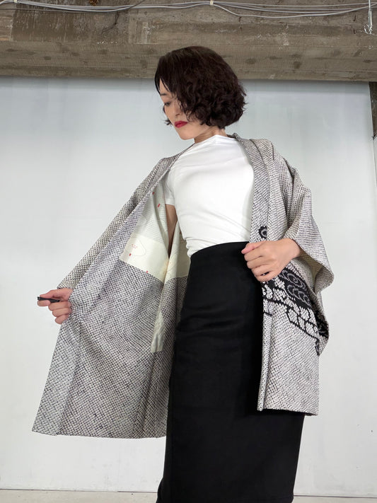 VINTAGE SHIBORI HAORI "shiro_kuro, SIB139"