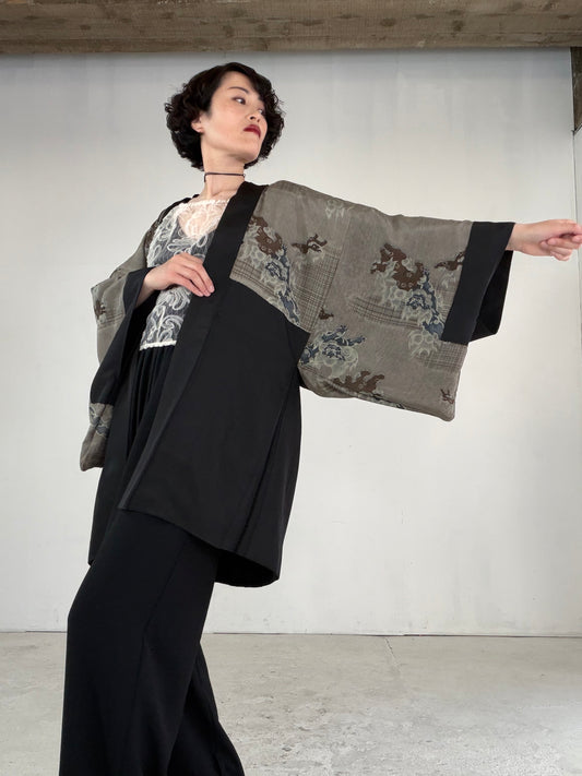VINTAGE KUROMONTSUKI HAORI "karajishi, kuyomon, KUR117"