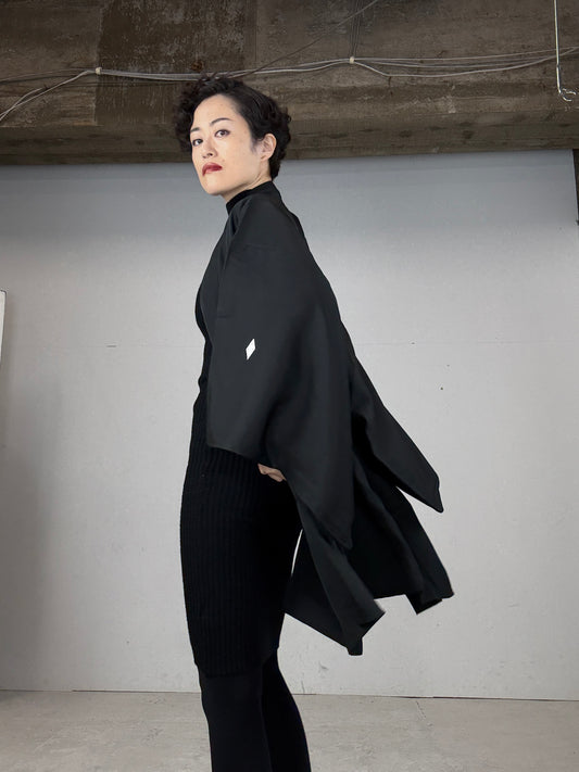 VINTAGE KUROMONTSUKI HAORI "yama"
