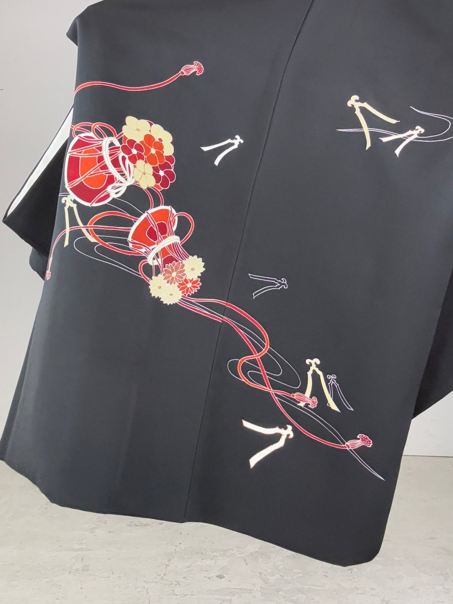 VINTAGE BLACK HAORI "kinkoma-embroidery, hana-tsuzumi, inside chigo"