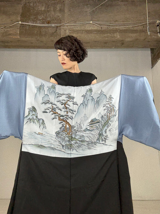 VINTAGE KUROMONTSUKI HAORI "yama no shiro"