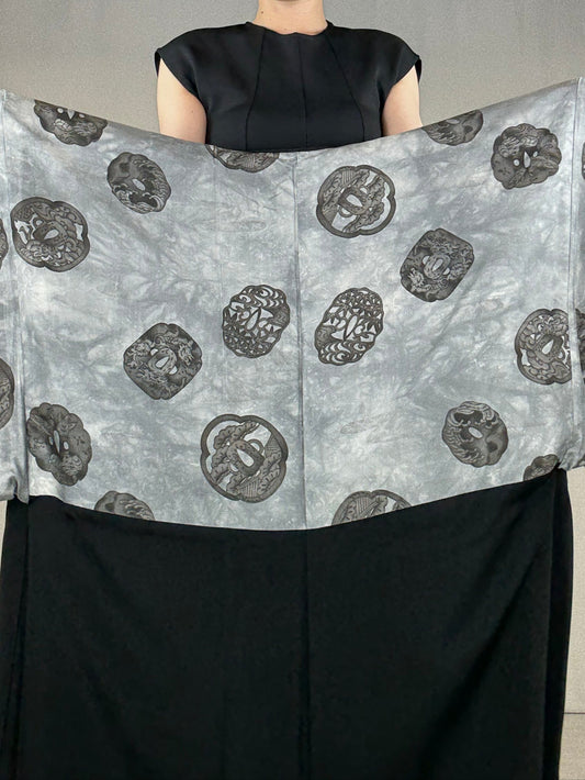 VINTAGE KUROMONTSUKI HAORI "sougara_katana_tsuba"