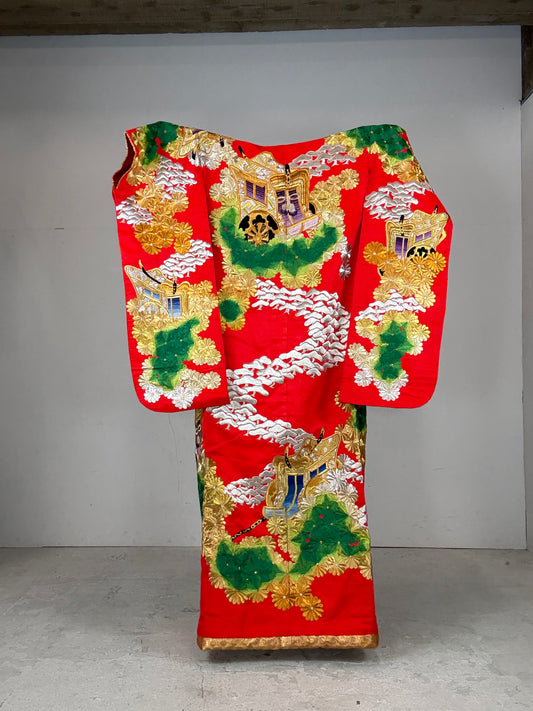 VINTAGE UCHIKAKE "goshoguruma" *Significant Damage