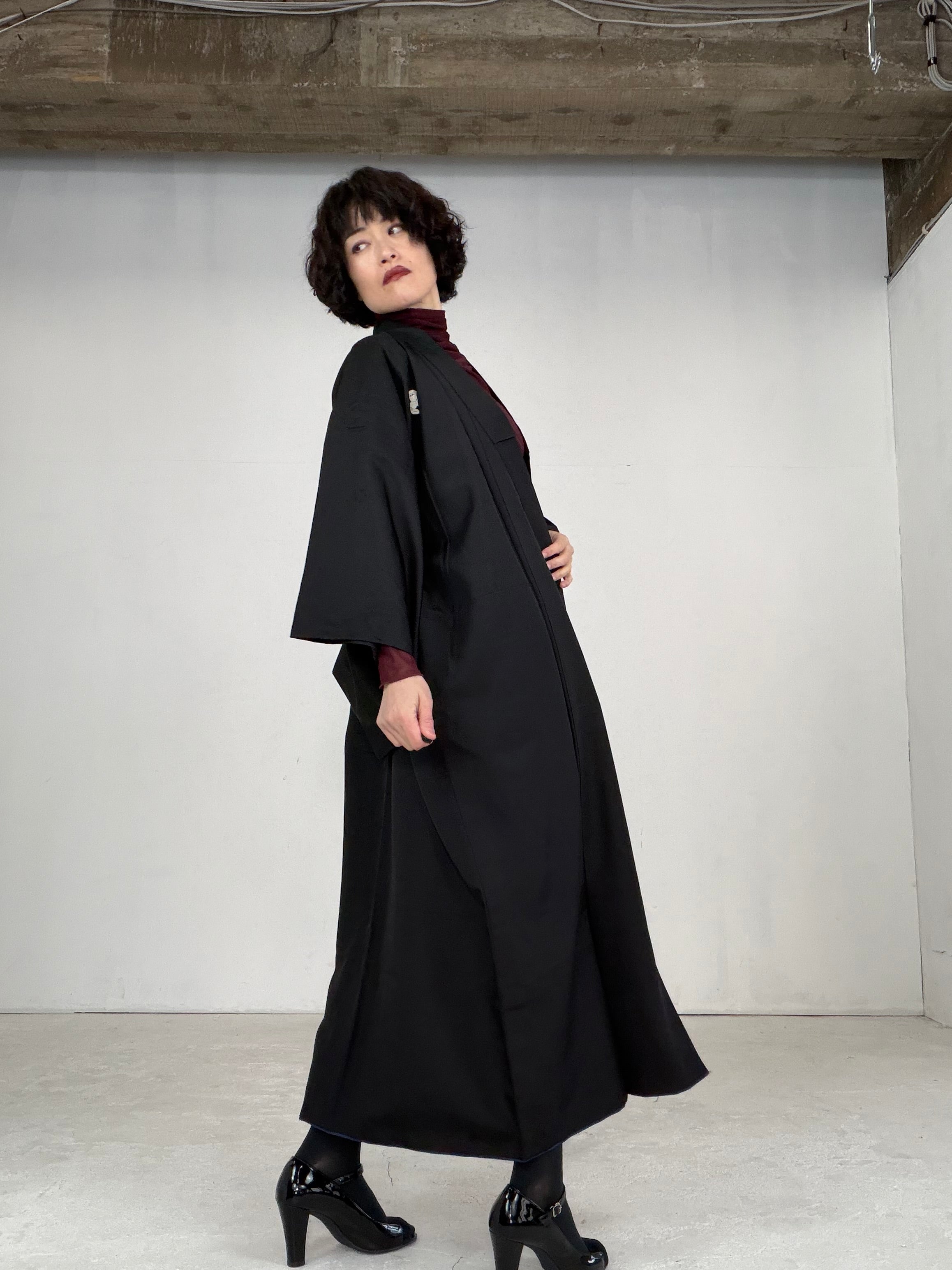 VINTAGE BLACK KIMONO MONTSUKI 