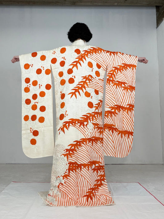 Redefining the Vintage Furisode Collection "shiro, FRI009"