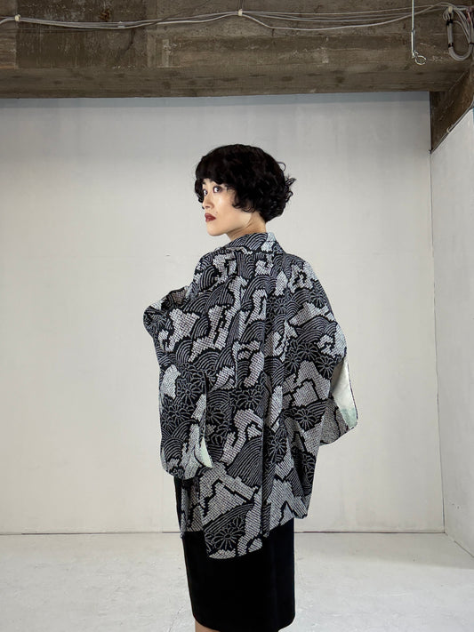 VINTAGE SHIBORI HAORI "black, ryusui kiku"