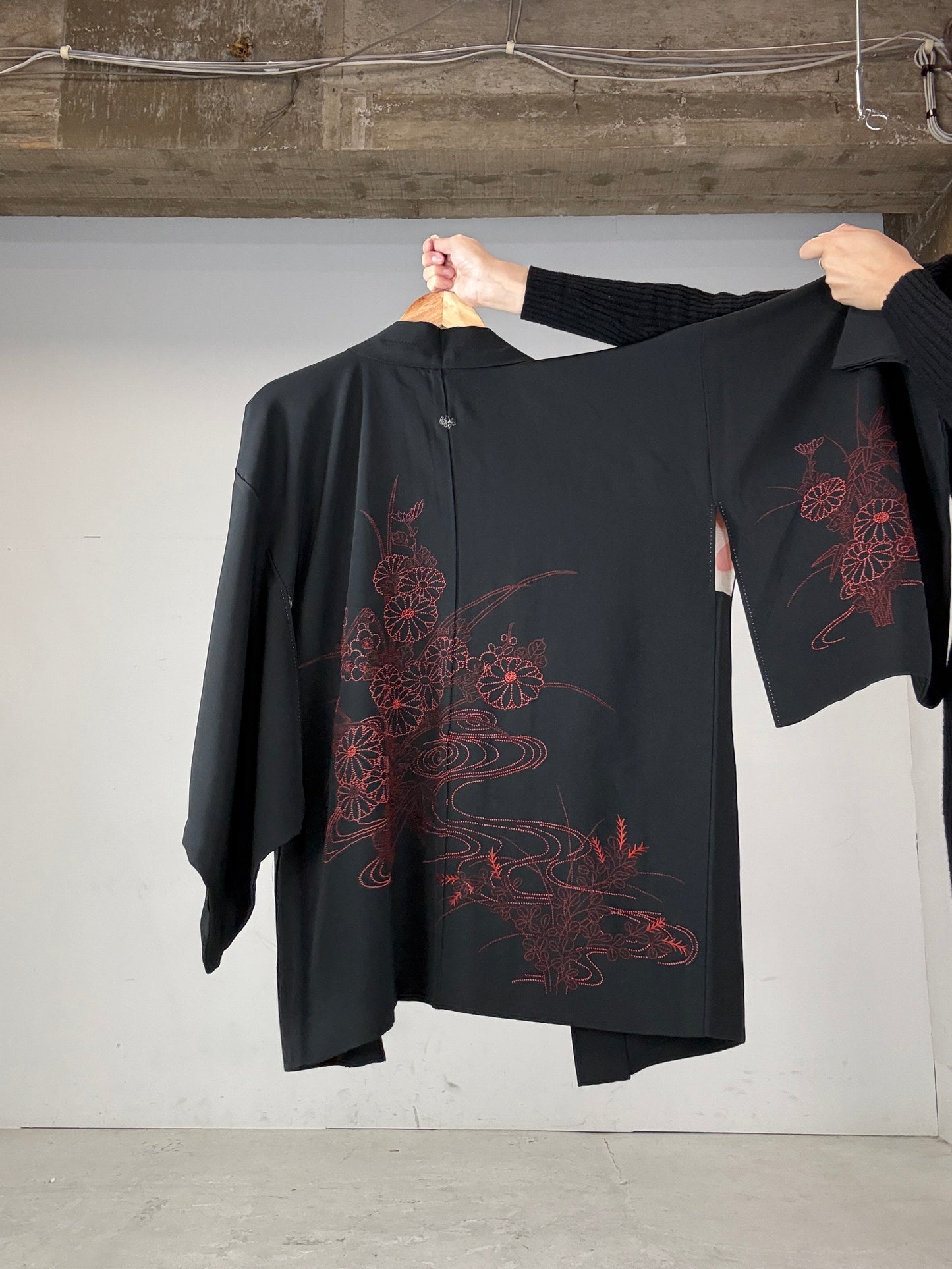 VINTAGE BLACK HAORI "aka, embroidery"