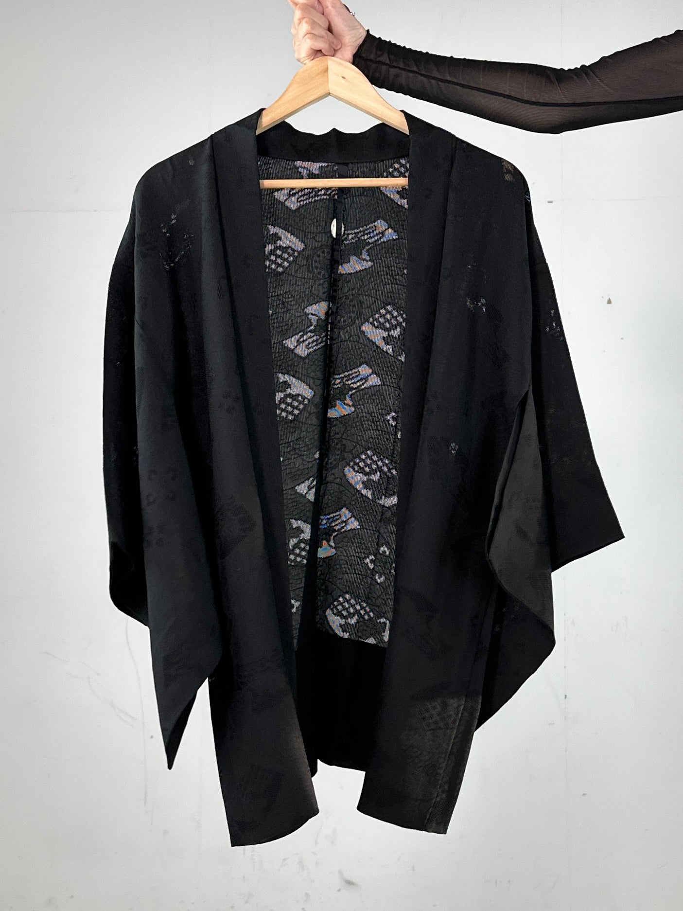 VINTAGE BLACK  HAORI SHEER “ougi montsukii"