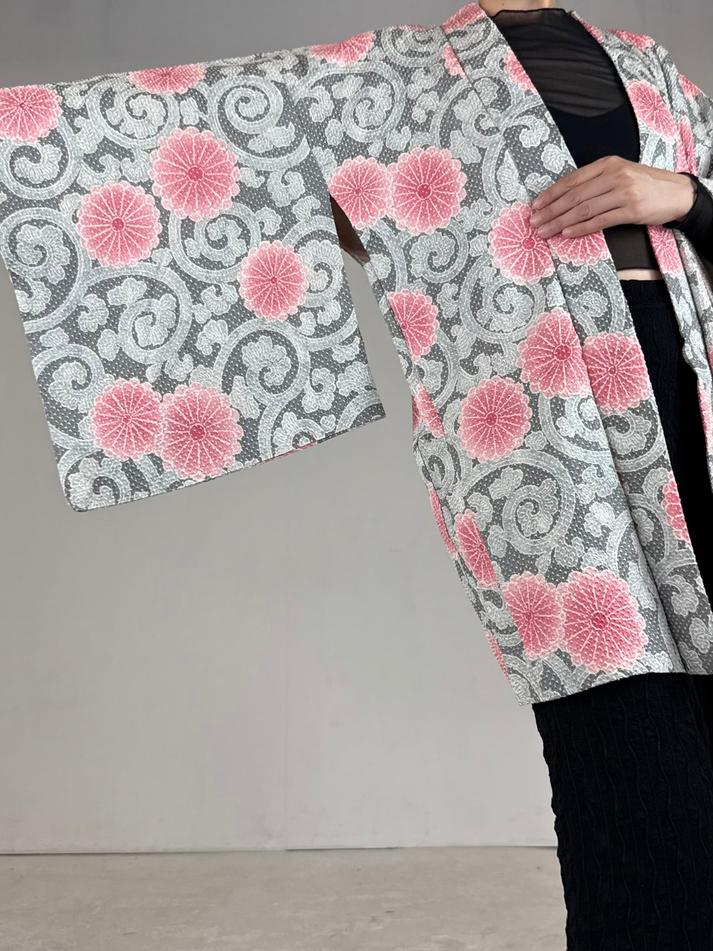 VINTAGE SHIBORI HAORI "pink, kiku karakusa"