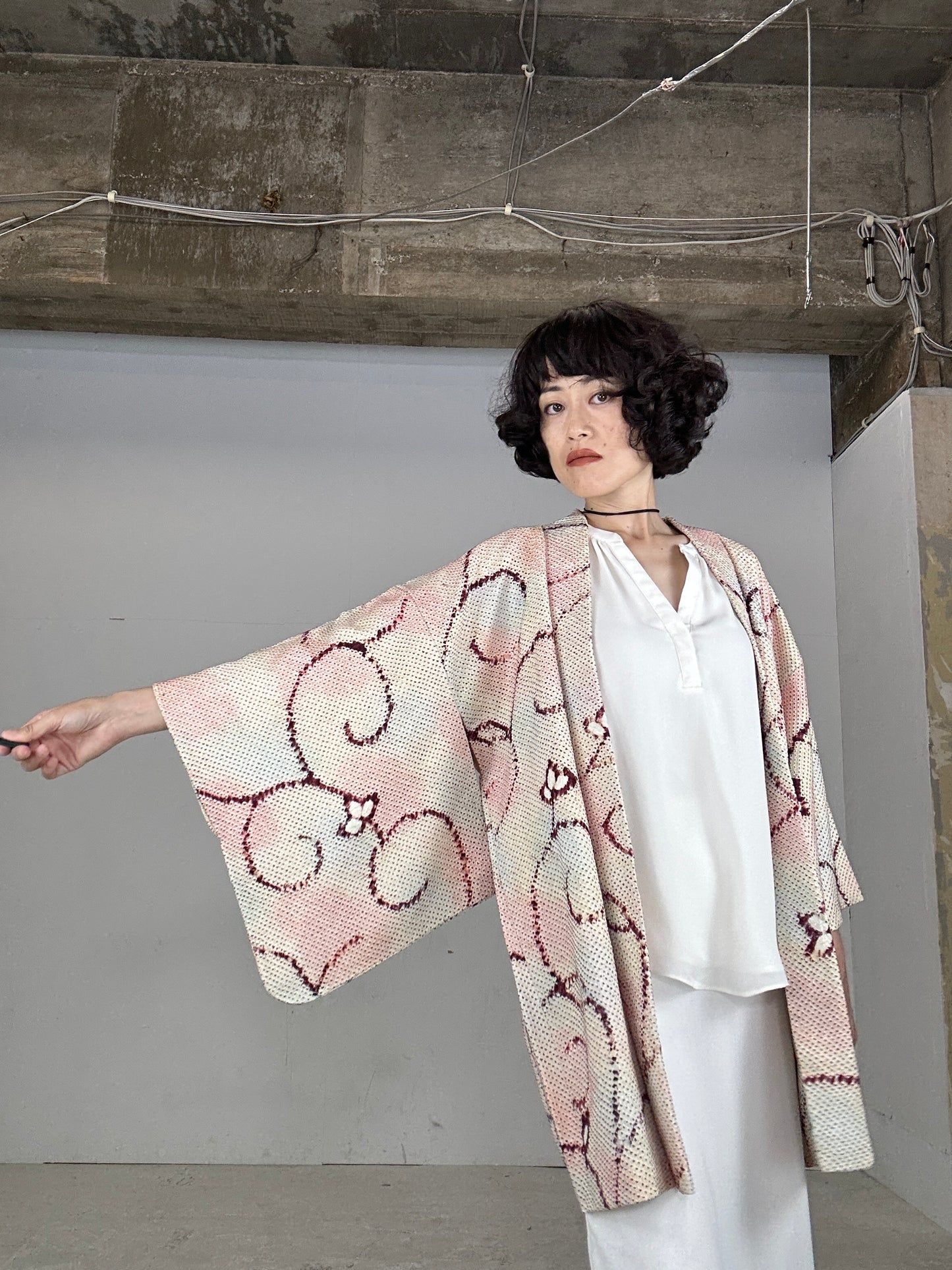 VINTAGE SHIBORI HAORI "white karakusa"