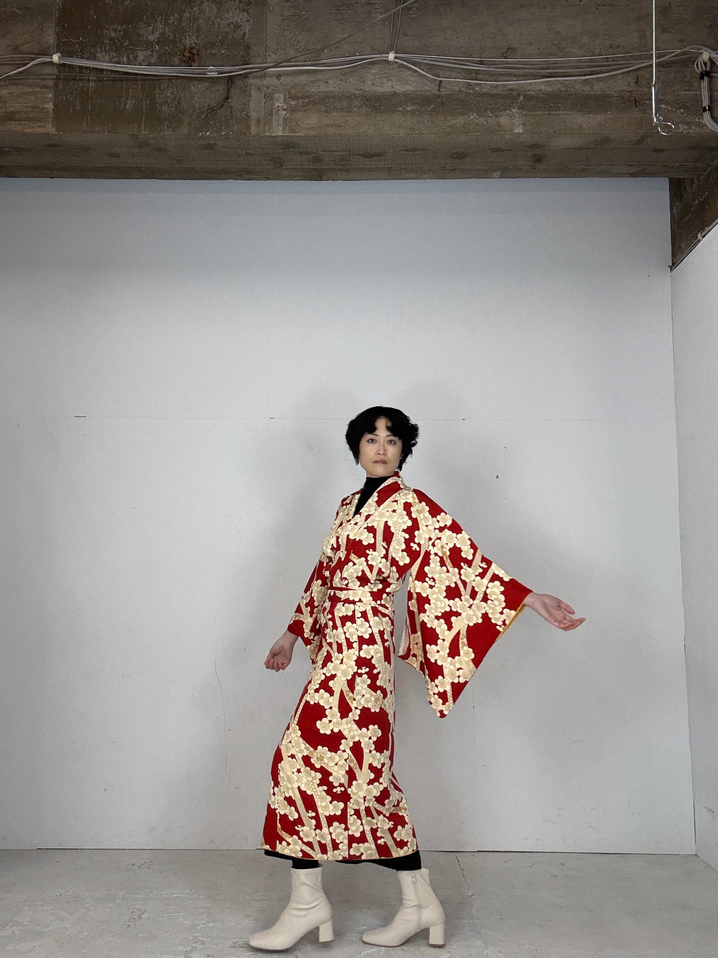 REIWA NIBUSHIKI KIMONO upcycled from Japanese kimono “AKA”