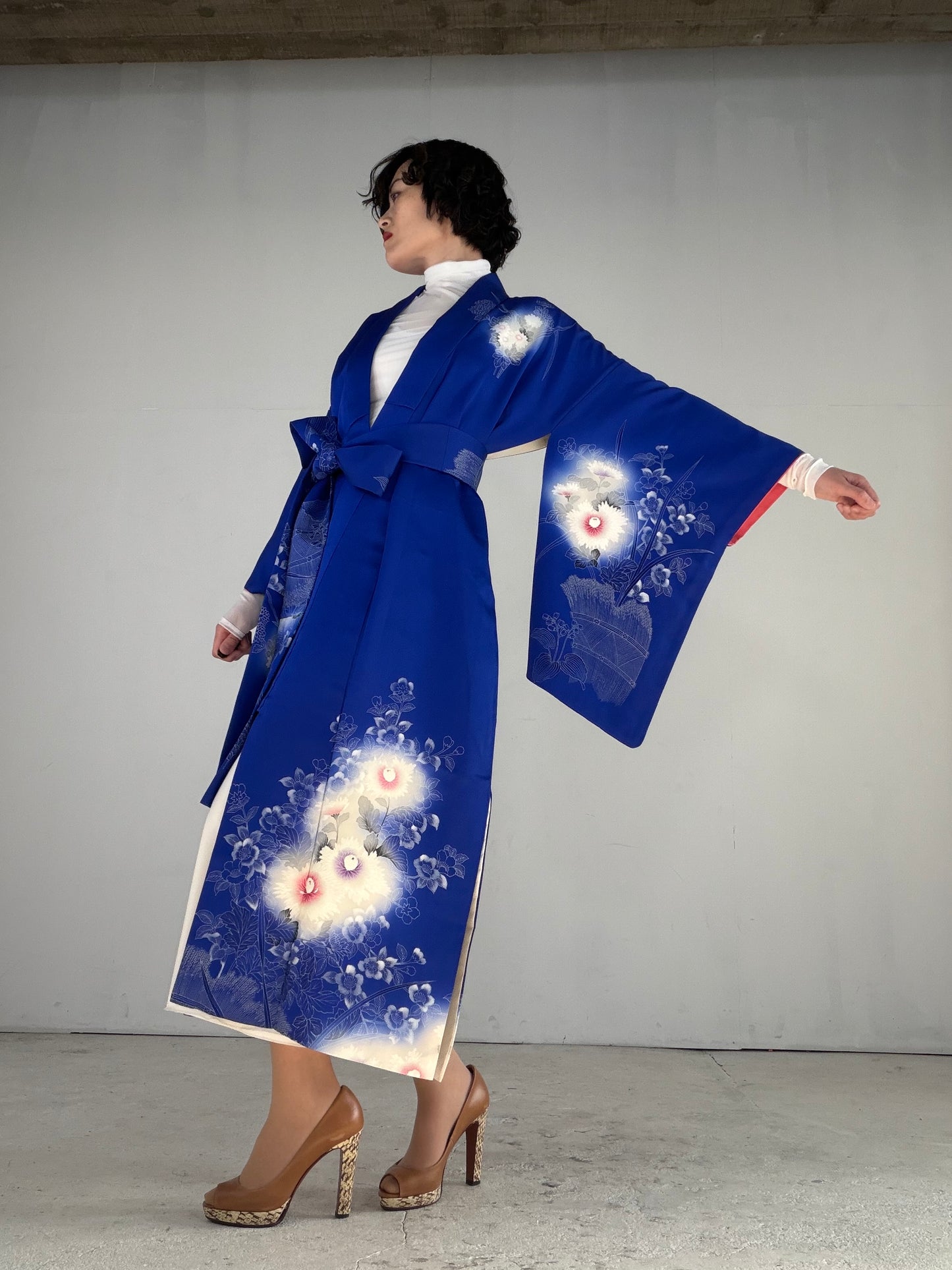Houmongi Kimono Dress Gown with String Belt – Upcycled from Vintage Japanese Kimono "blue, white, DRE028"