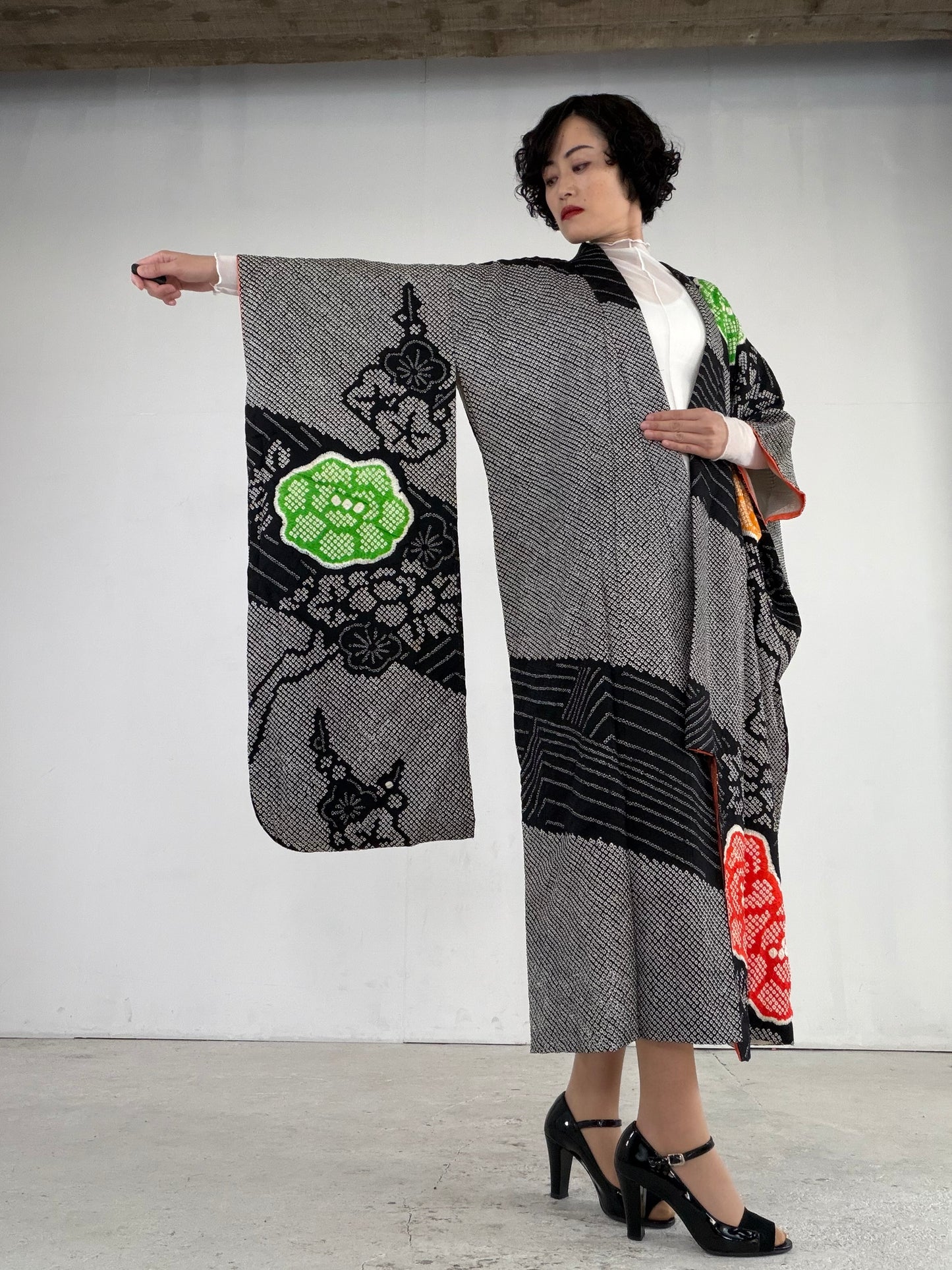 Furisode Kimono Dress Gown with String Belt – Upcycled from Vintage Japanese Kimono "shibori, black, DRE027"