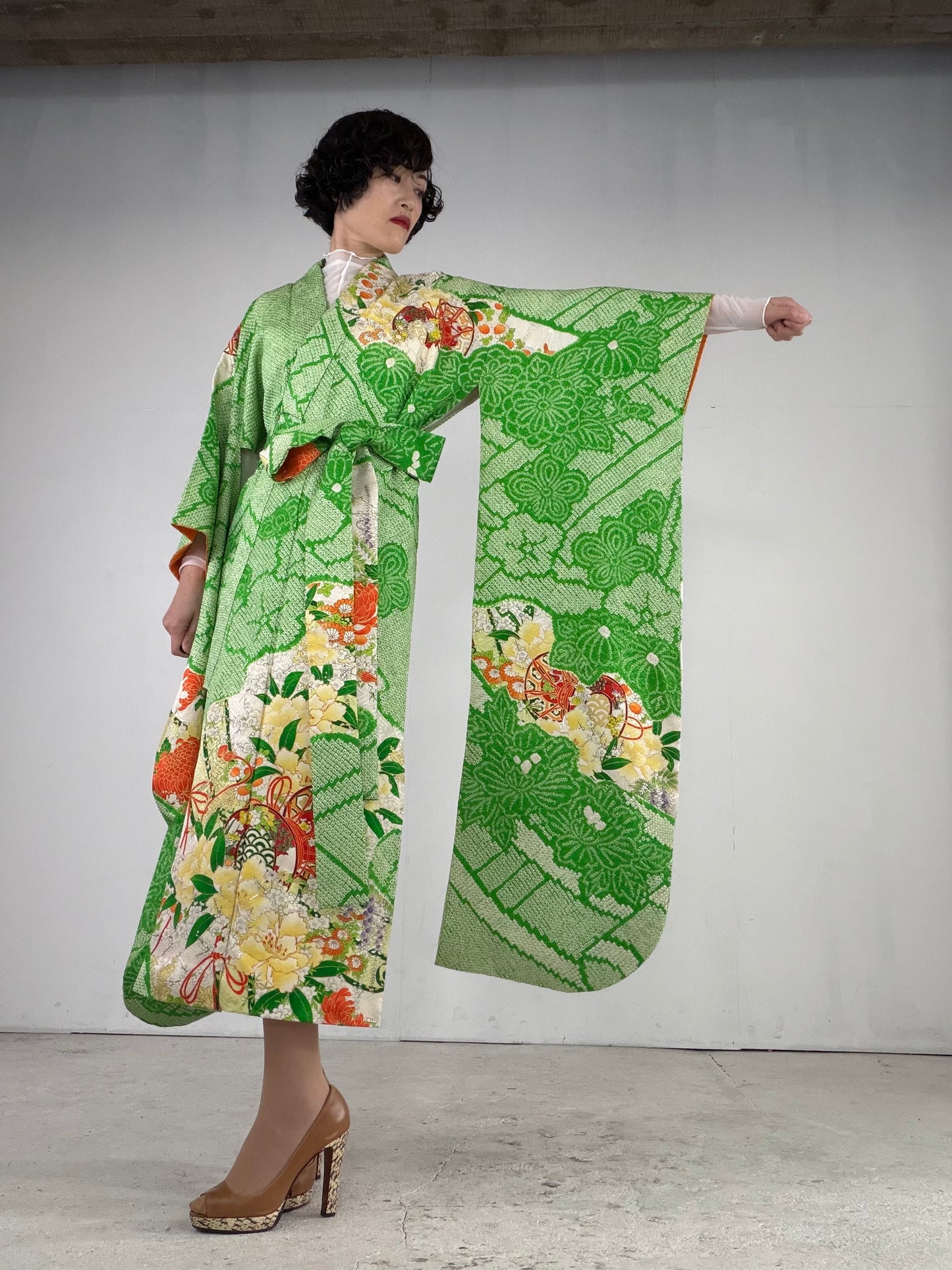 Furisode Kimono Dress Gown with String Belt – Upcycled from Vintage Japanese Kimono "shibori, green, mix, DRE020"