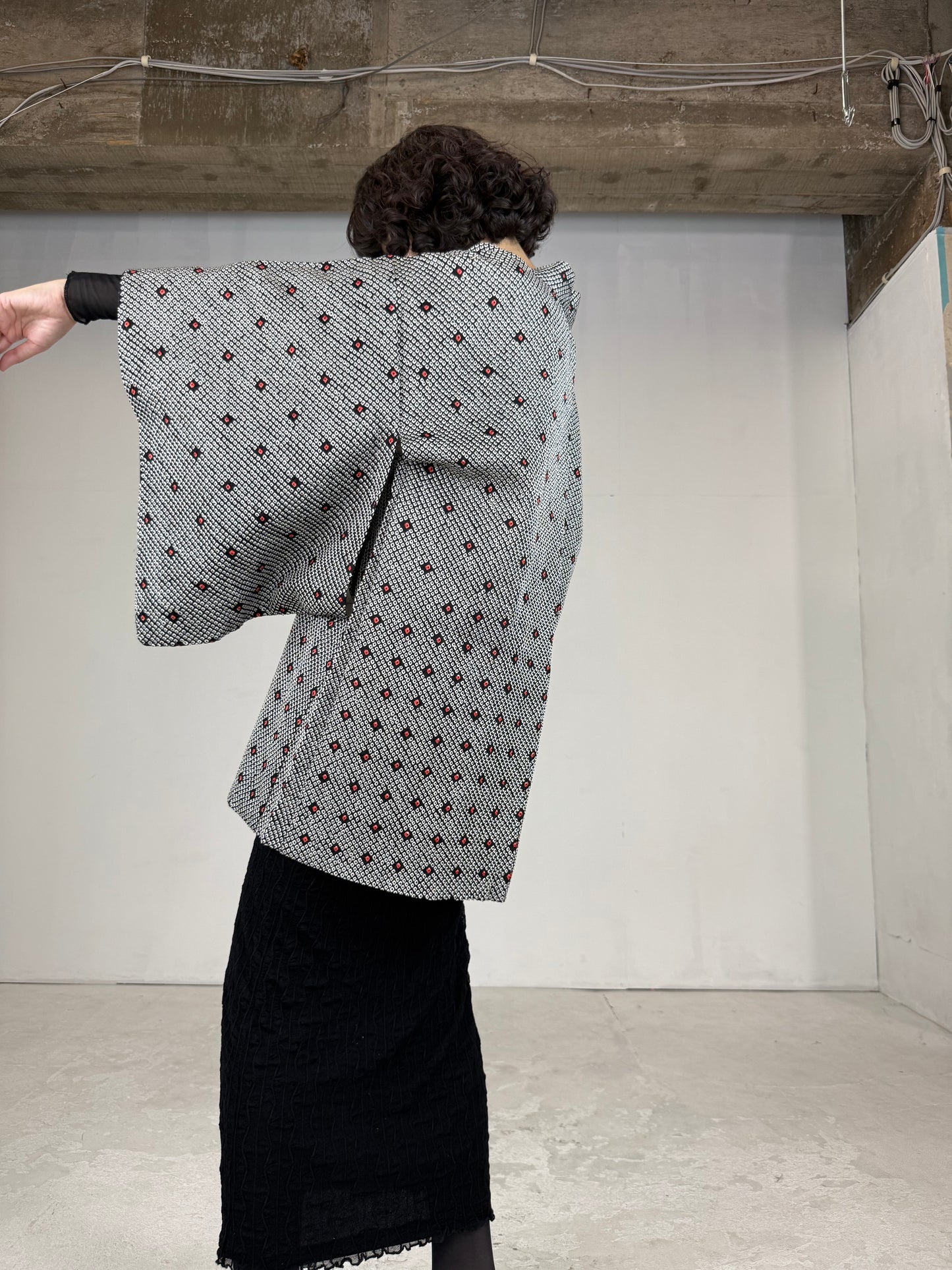 VINTAGE SHIBORI HAORI "black, red point"
