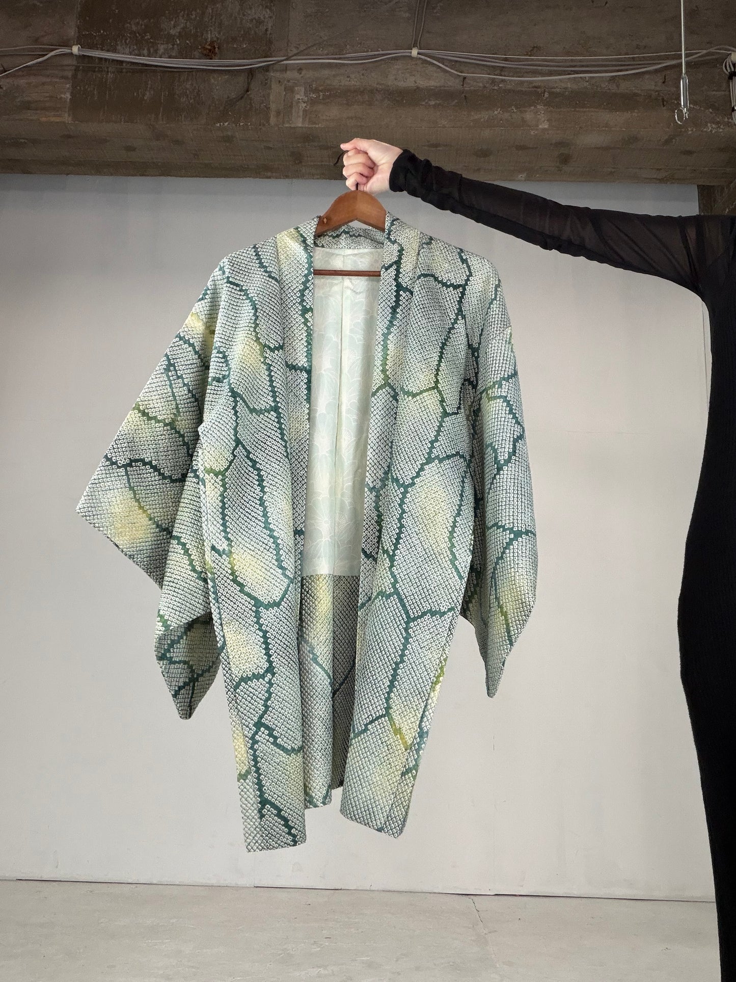 VINTAGE SHIBORI HAORI "green-bokashi, SIB194"