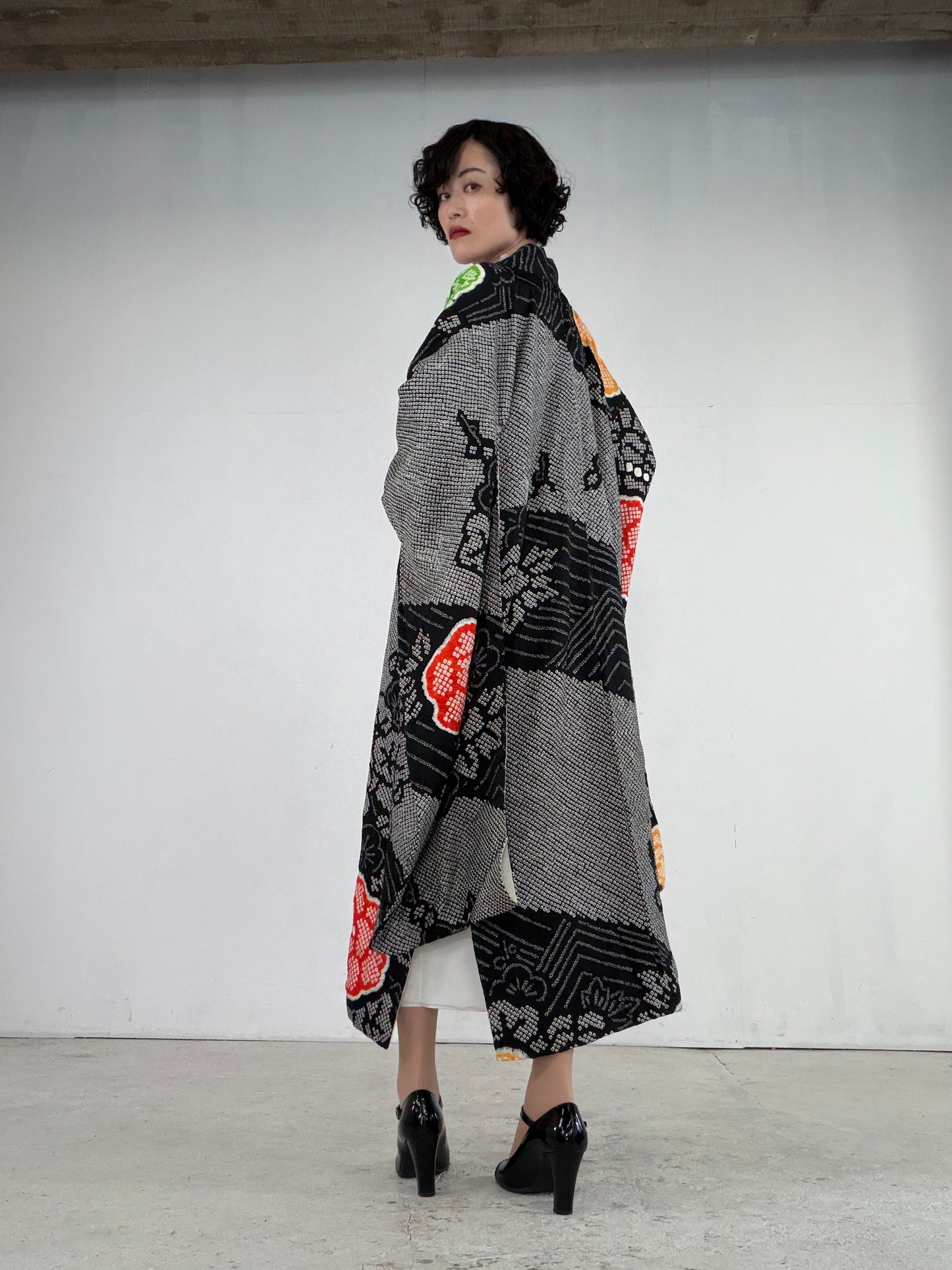 Furisode Kimono Dress Gown with String Belt – Upcycled from Vintage Japanese Kimono "shibori, black, DRE027"