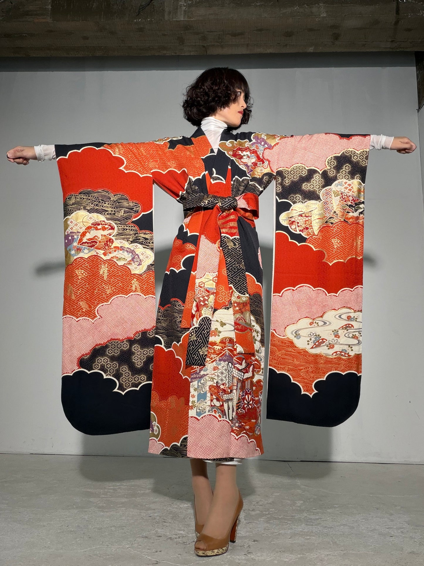 Furisode Kimono Dress Gown with String Belt – Upcycled from Vintage Japanese Kimono "red, kuro, DRE038"