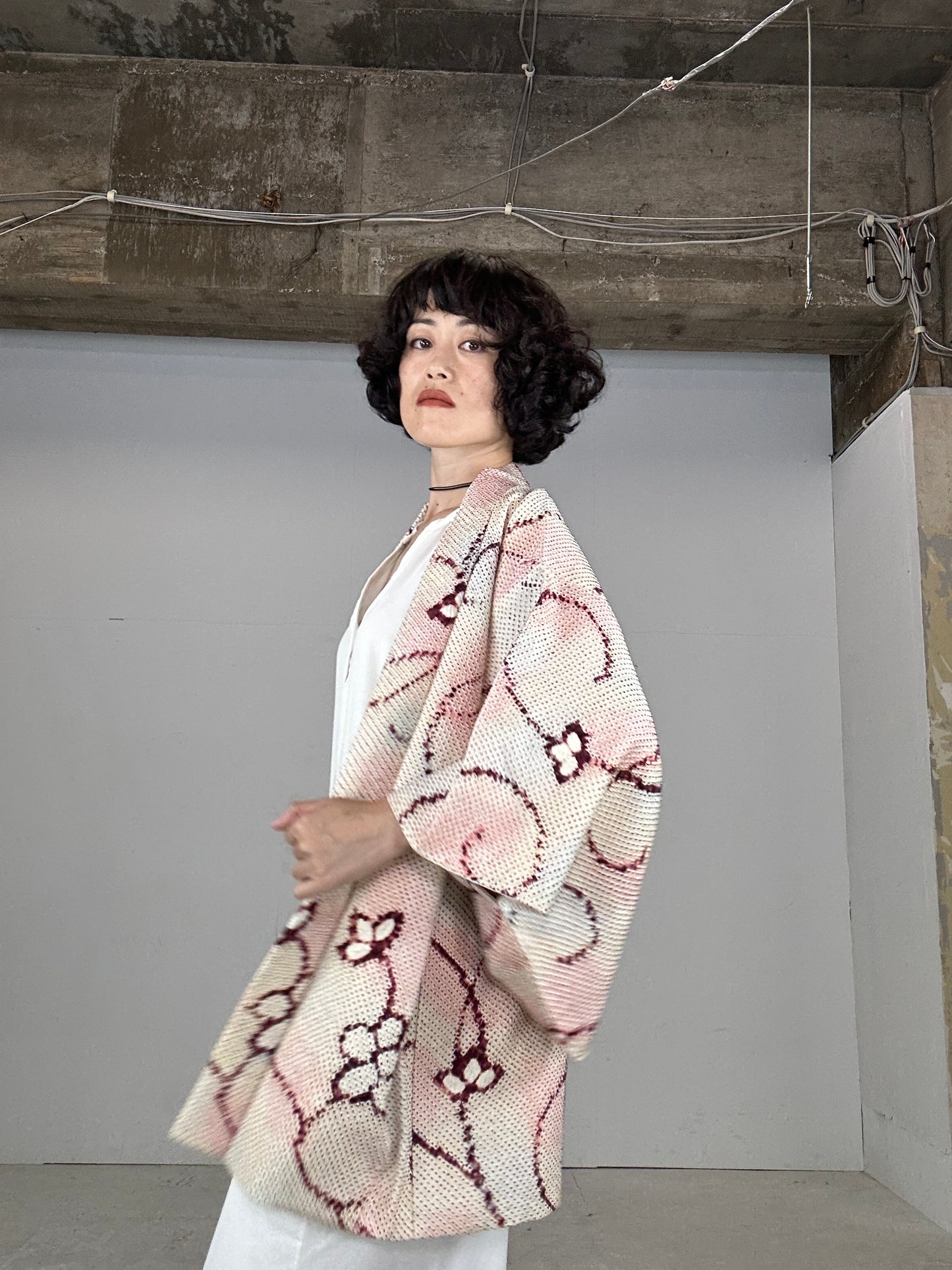 VINTAGE SHIBORI HAORI "white karakusa"