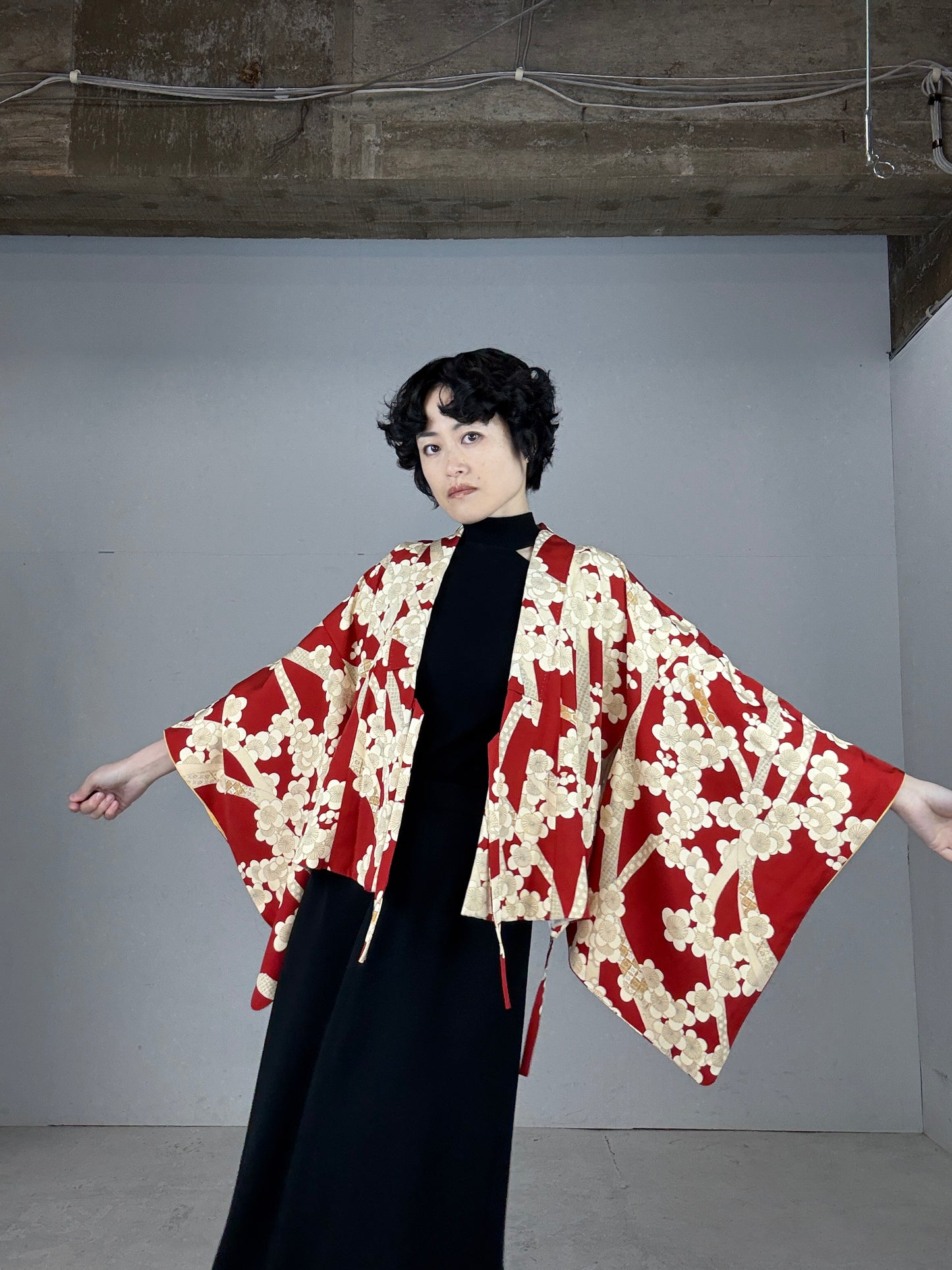 REIWA NIBUSHIKI KIMONO upcycled from Japanese kimono “AKA”