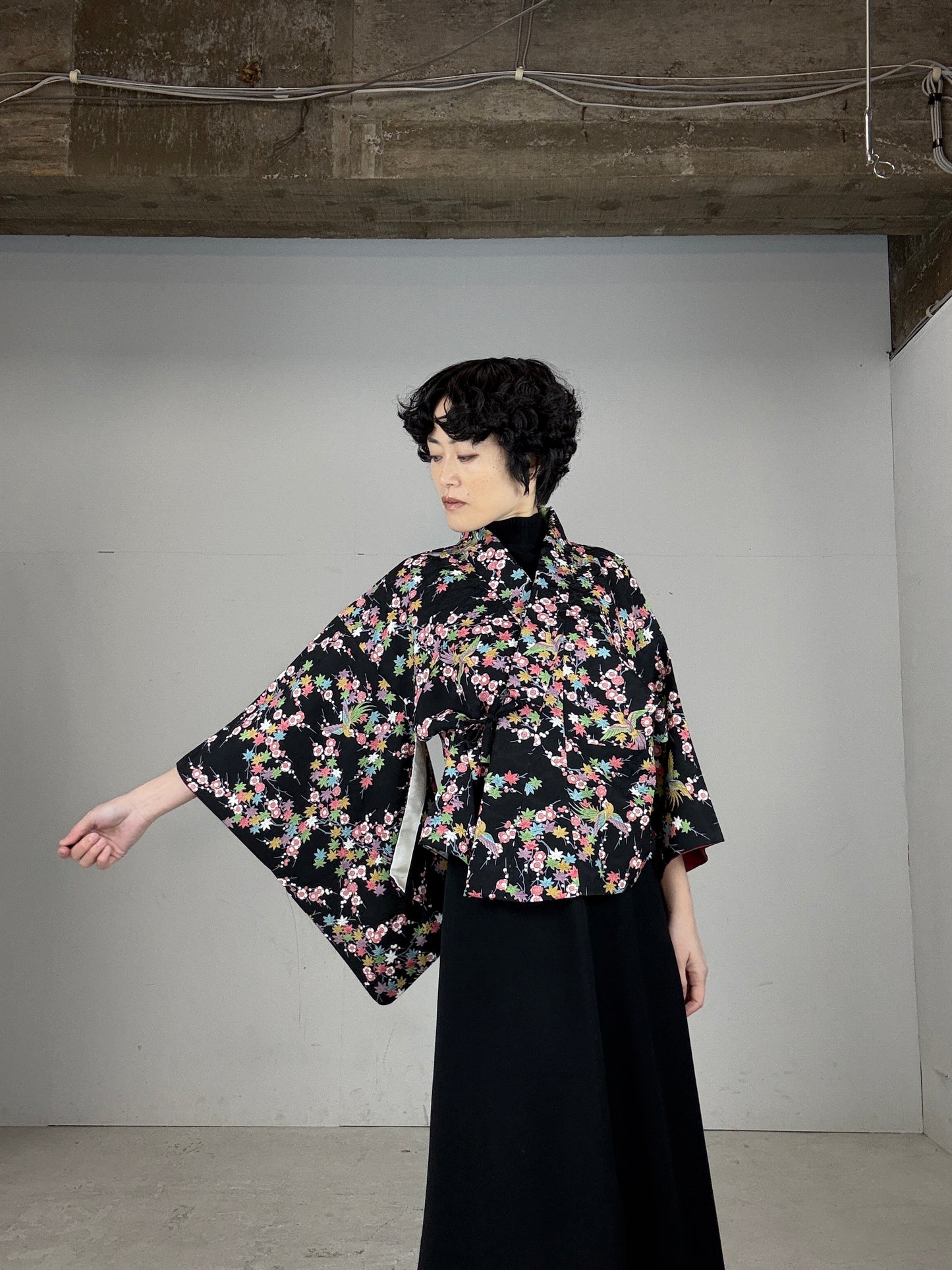 REIWA NIBUSHIKI KIMONO upcycled from Japanese kimono “KURO”