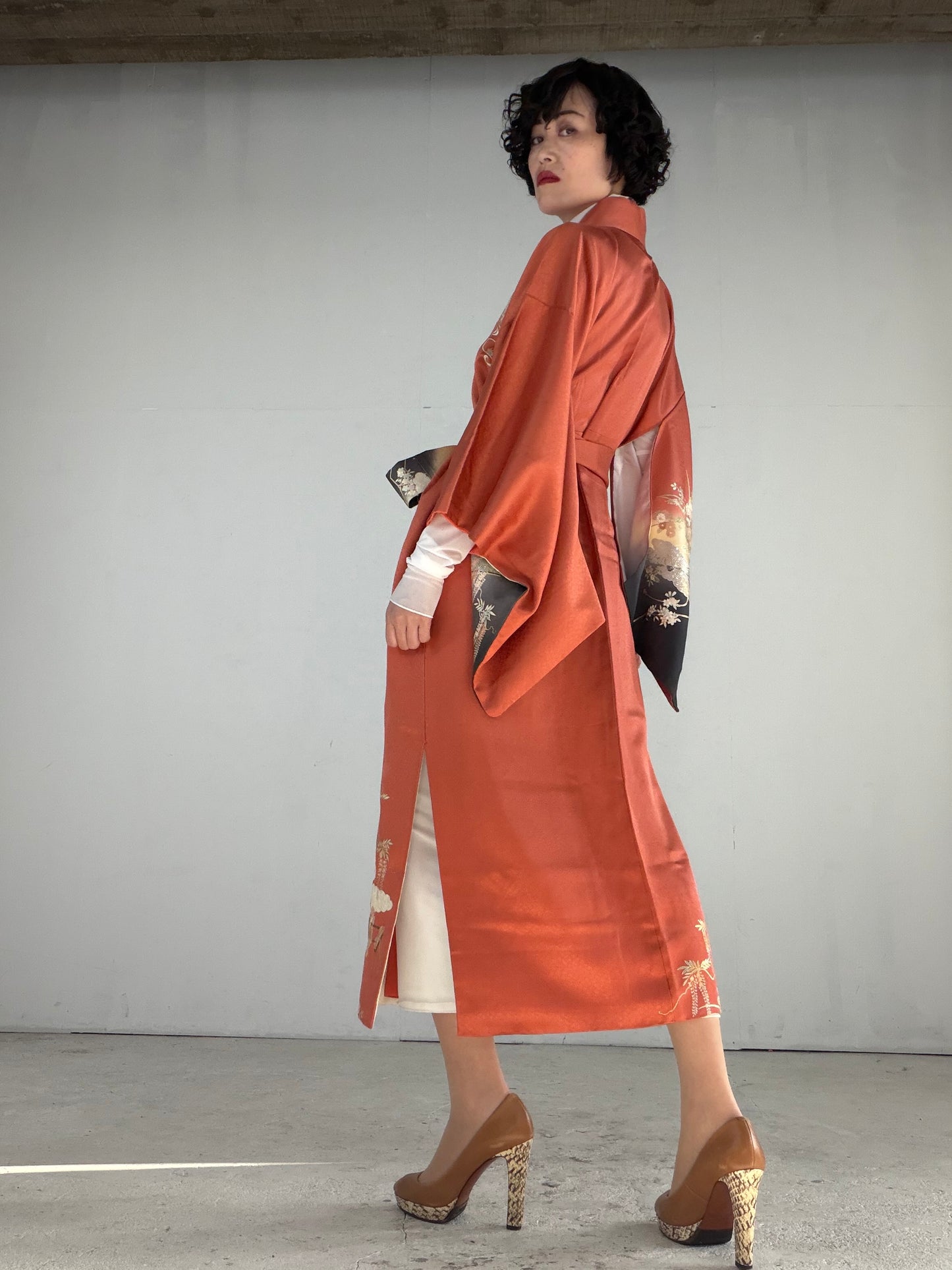 Houmongi Kimono Dress Gown with String Belt – Upcycled from Vintage Japanese Kimono "susokuro, DRE030"