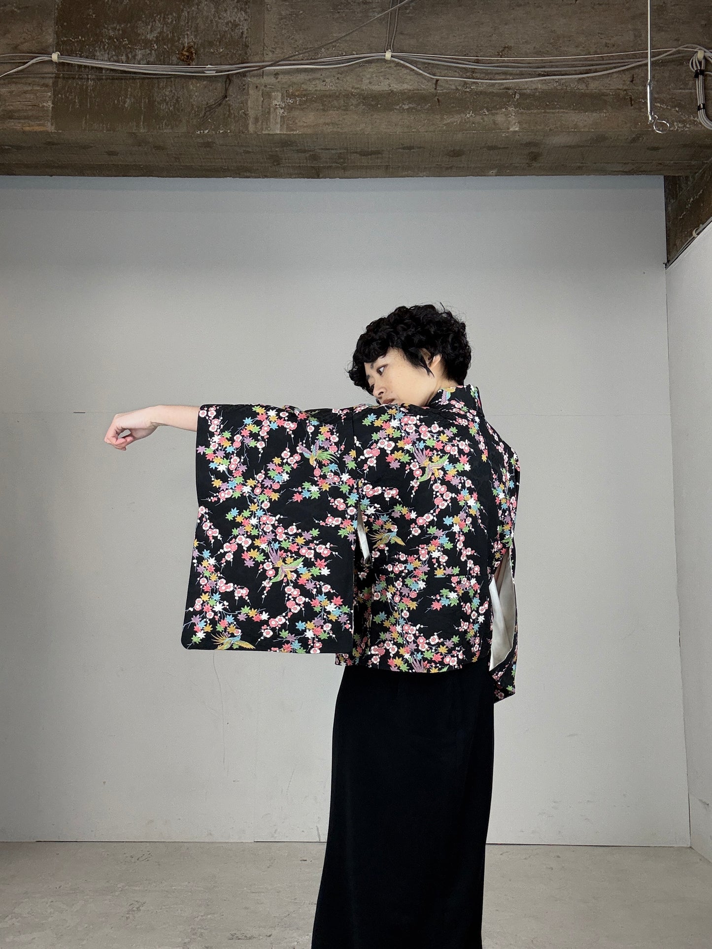 REIWA NIBUSHIKI KIMONO upcycled from Japanese kimono “KURO”