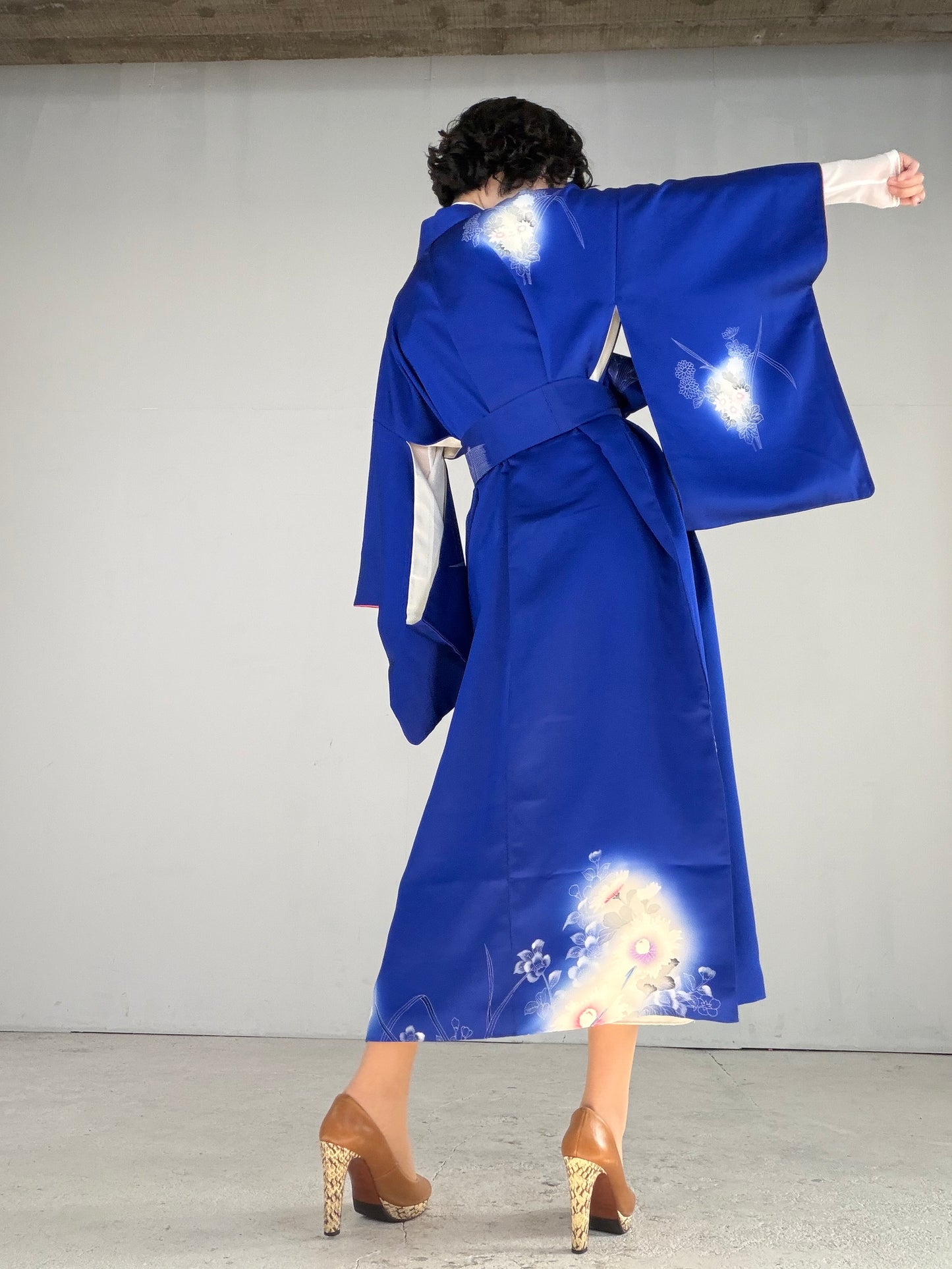 Houmongi Kimono Dress Gown with String Belt – Upcycled from Vintage Japanese Kimono "blue, white, DRE028"