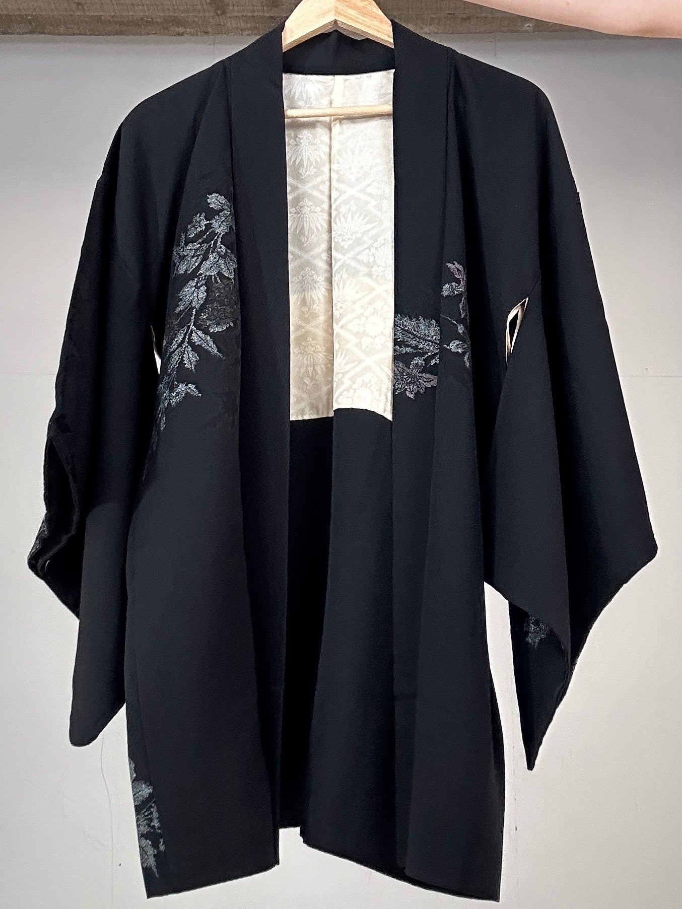 VINTAGE BLACK HAORI "gin nadeshiko ne"