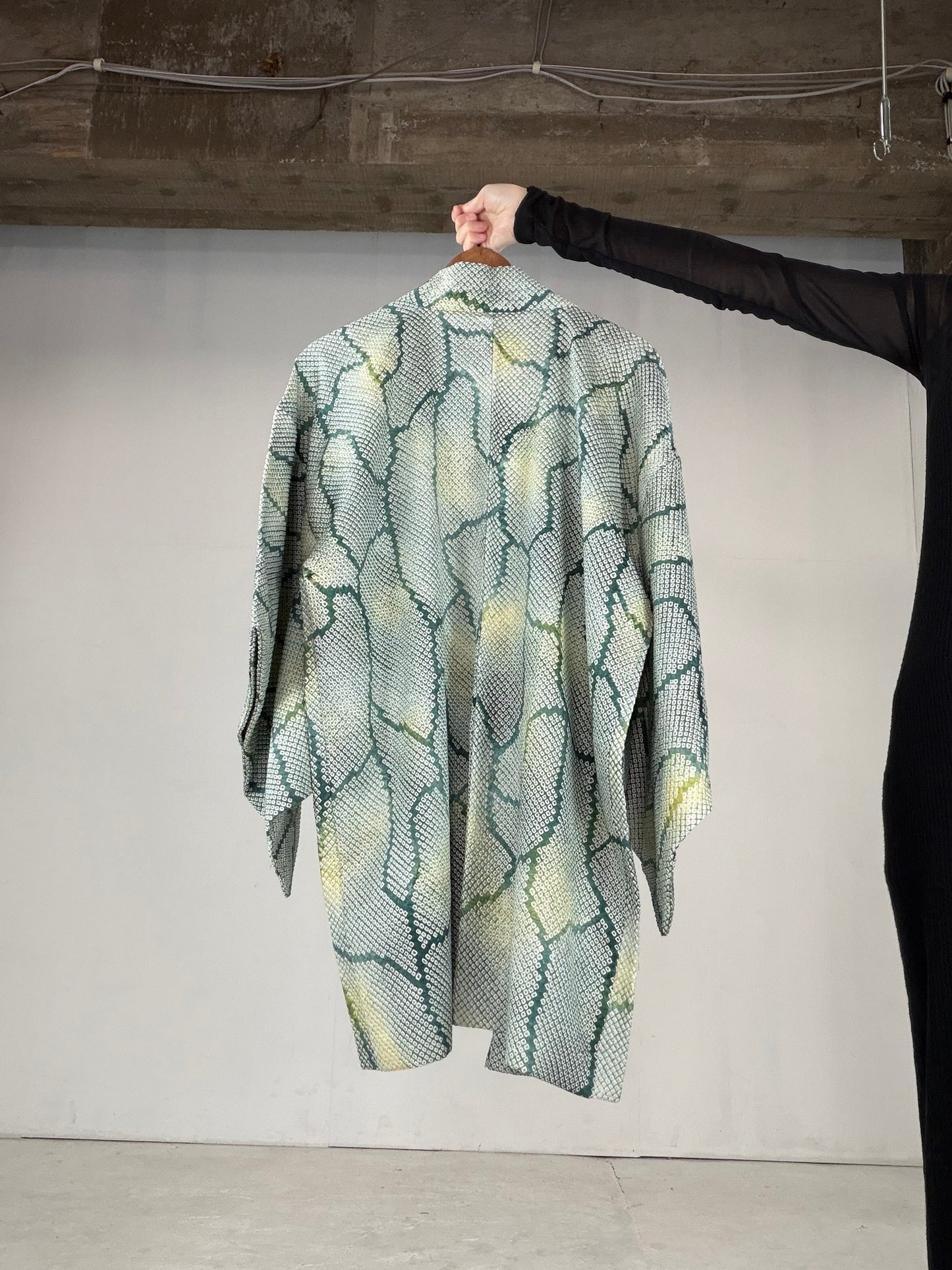 VINTAGE SHIBORI HAORI "green-bokashi, SIB194"
