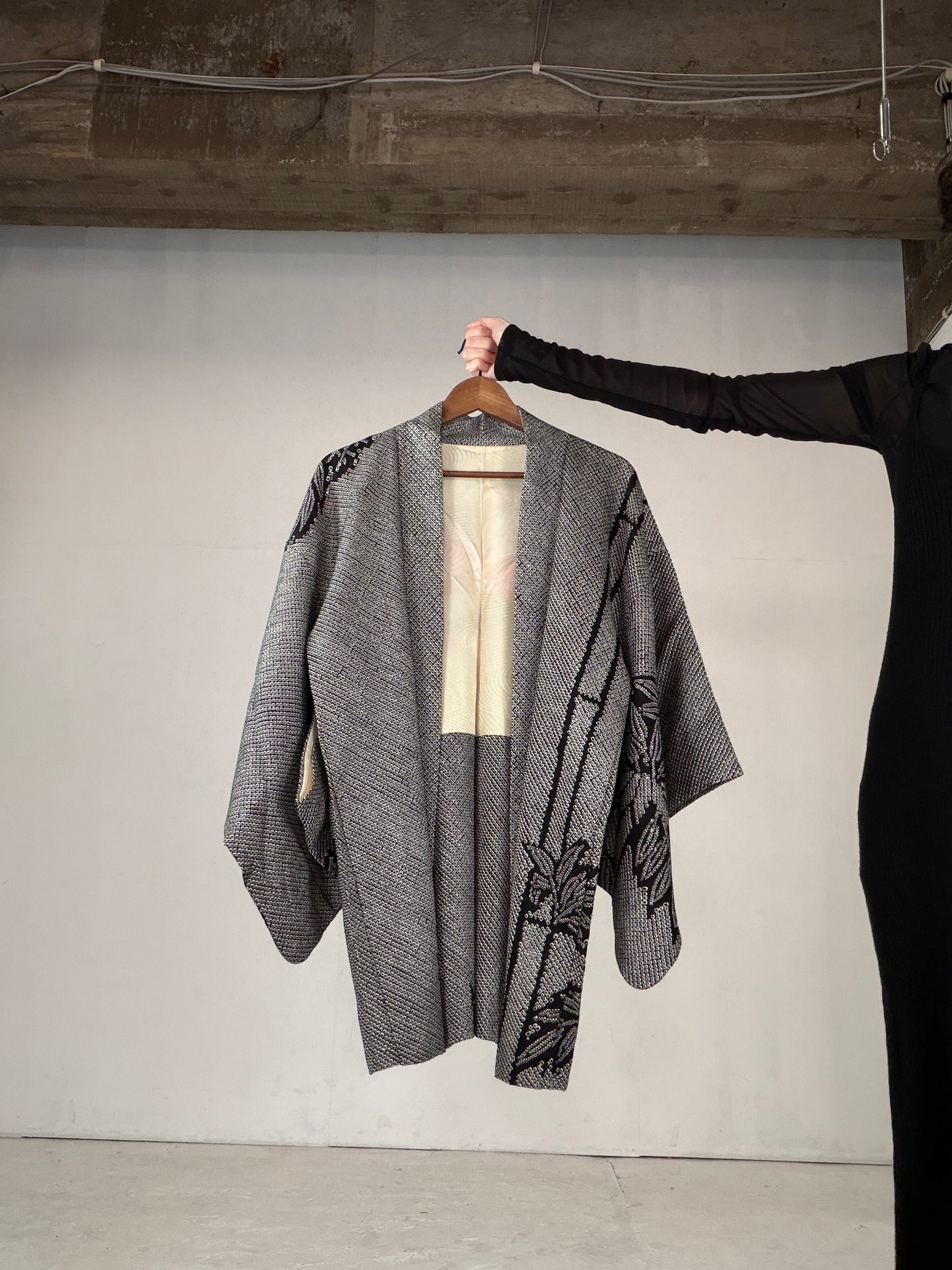 VINTAGE SHIBORI HAORI "black, bamboo, SIB107" *damage
