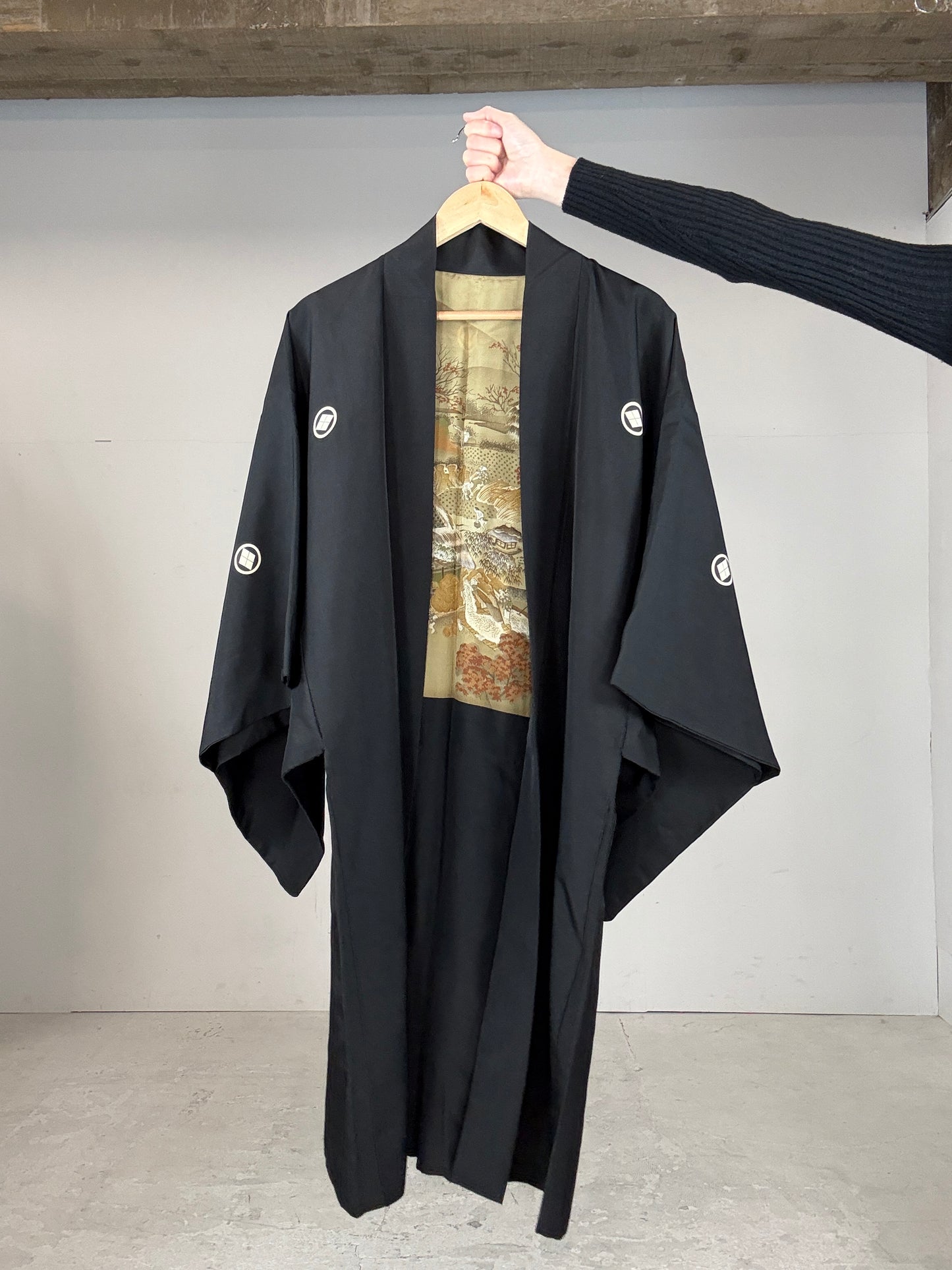 VINTAGE KUROMONTSUKI HAORI "aki"