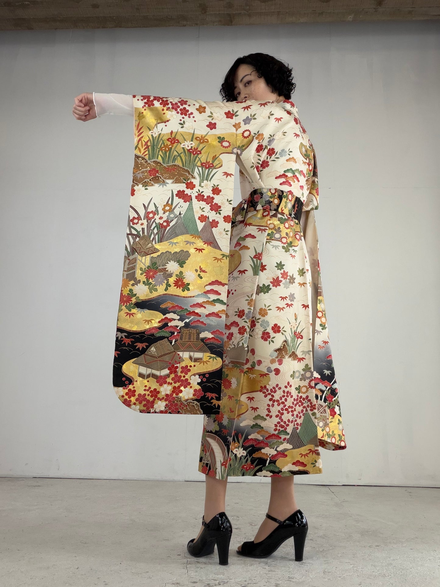 Furisode Kimono Dress Gown with String Belt – Upcycled from Vintage Japanese Kimono "red, shiki, gold DRE024"