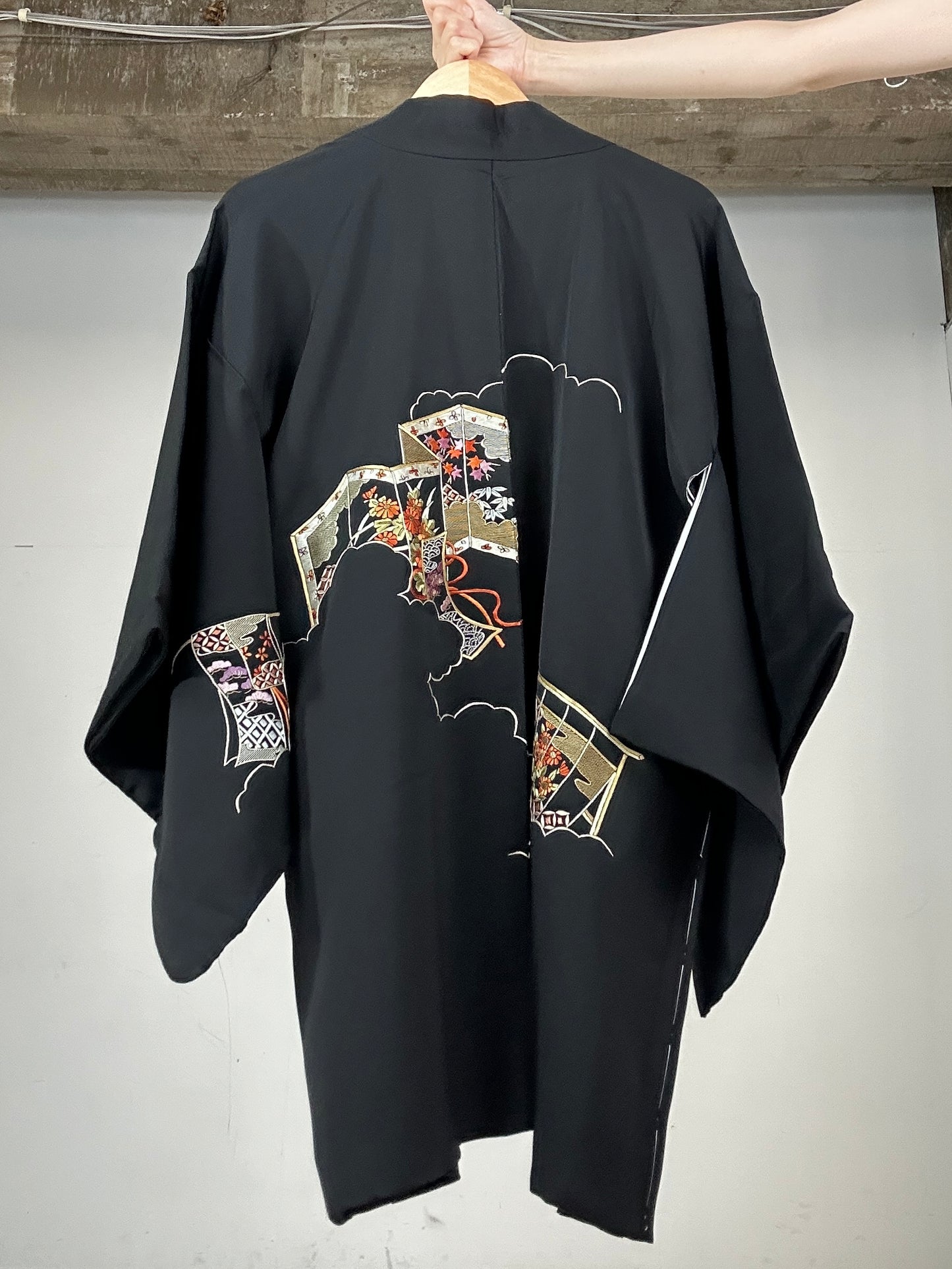 VINTAGE BLACK HAORI "hana shishuu byoubu"