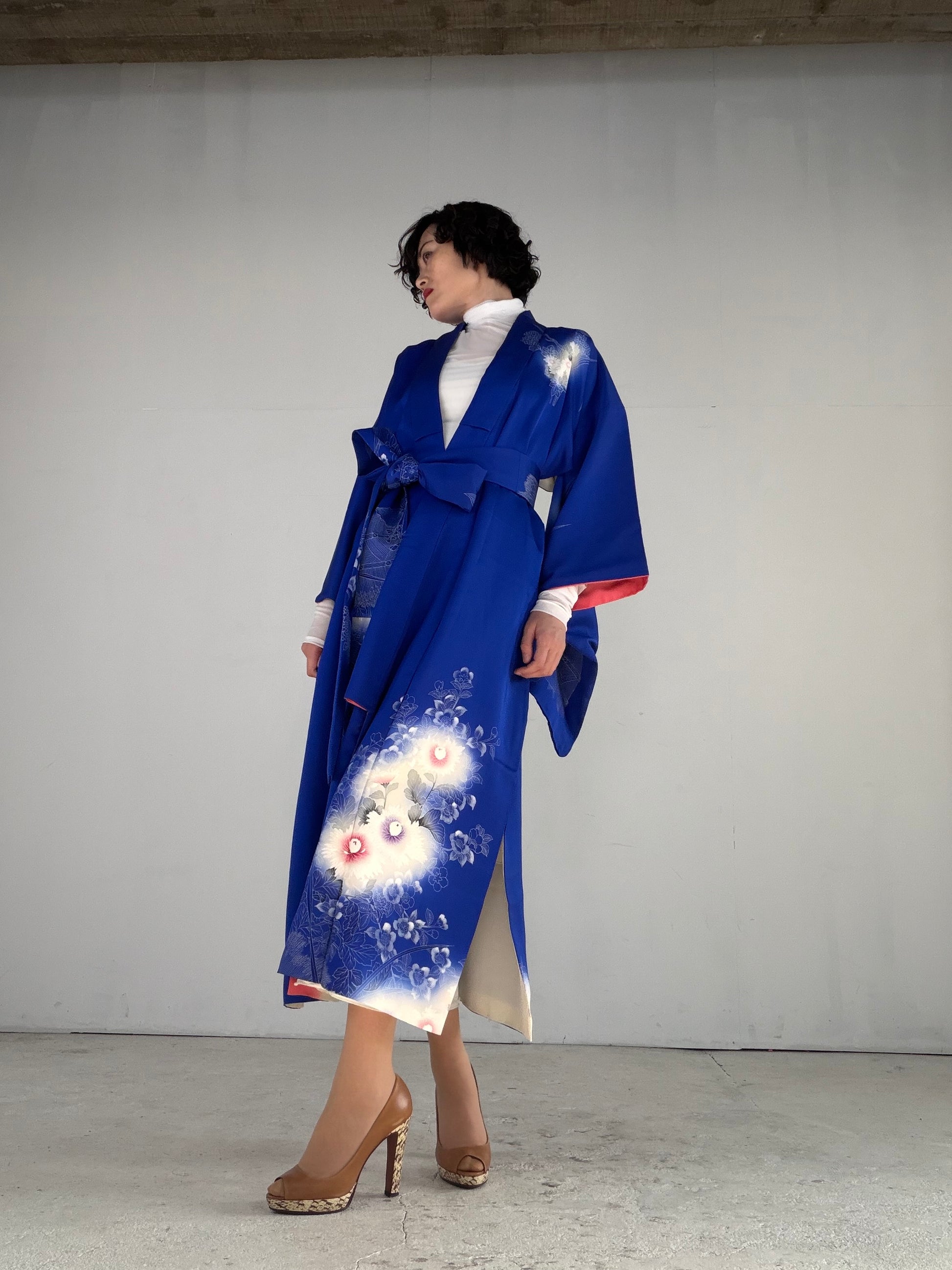 Houmongi Kimono Dress Gown with String Belt – Upcycled from Vintage Japanese Kimono blue, white, DRE028