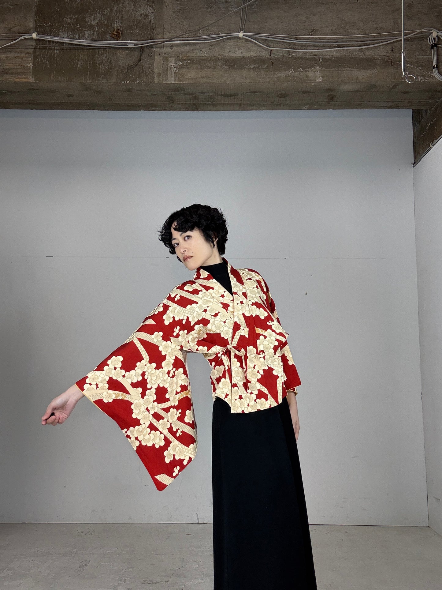 REIWA NIBUSHIKI KIMONO upcycled from Japanese kimono “AKA”