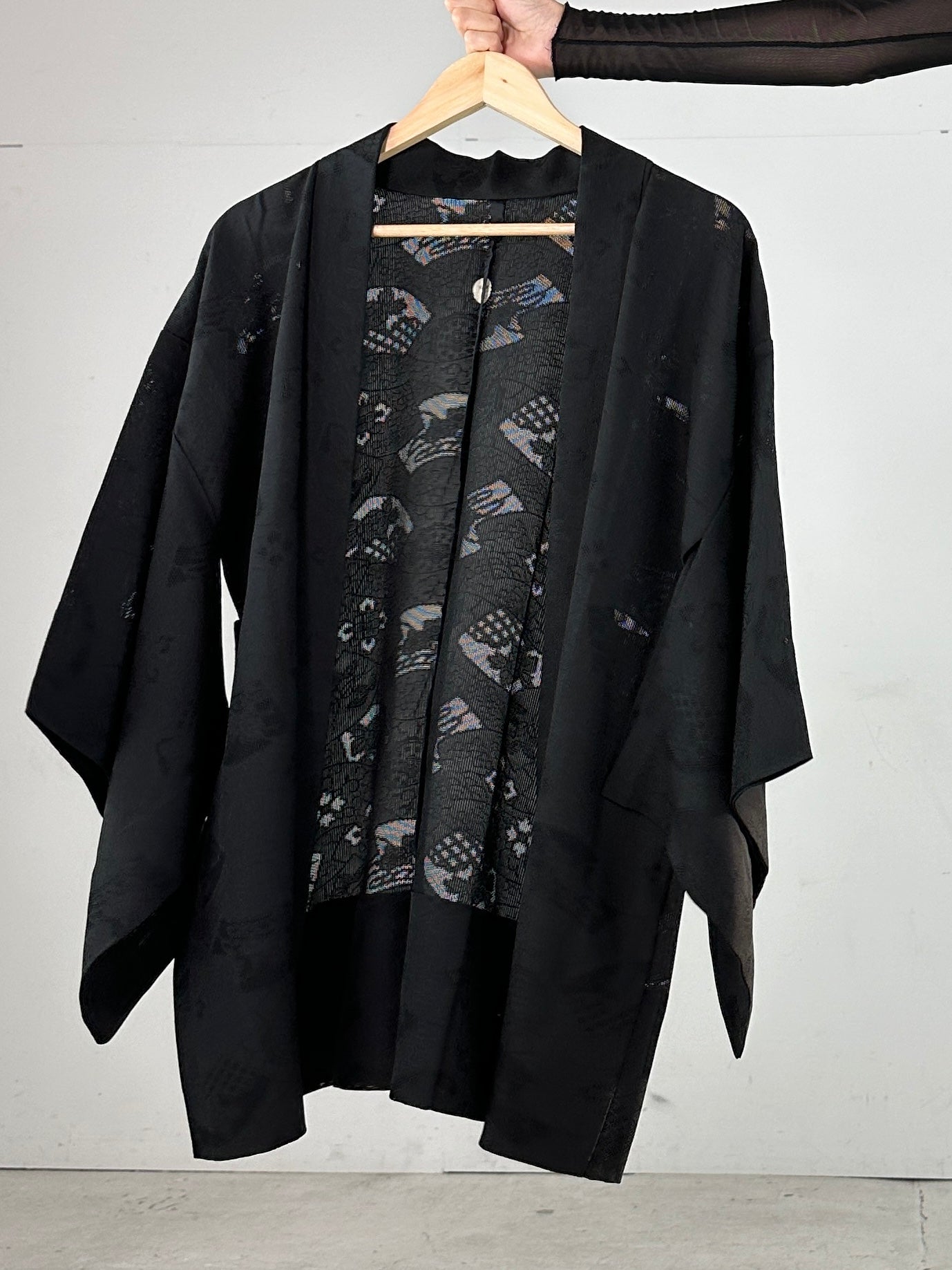 VINTAGE BLACK  HAORI SHEER “ougi montsukii"