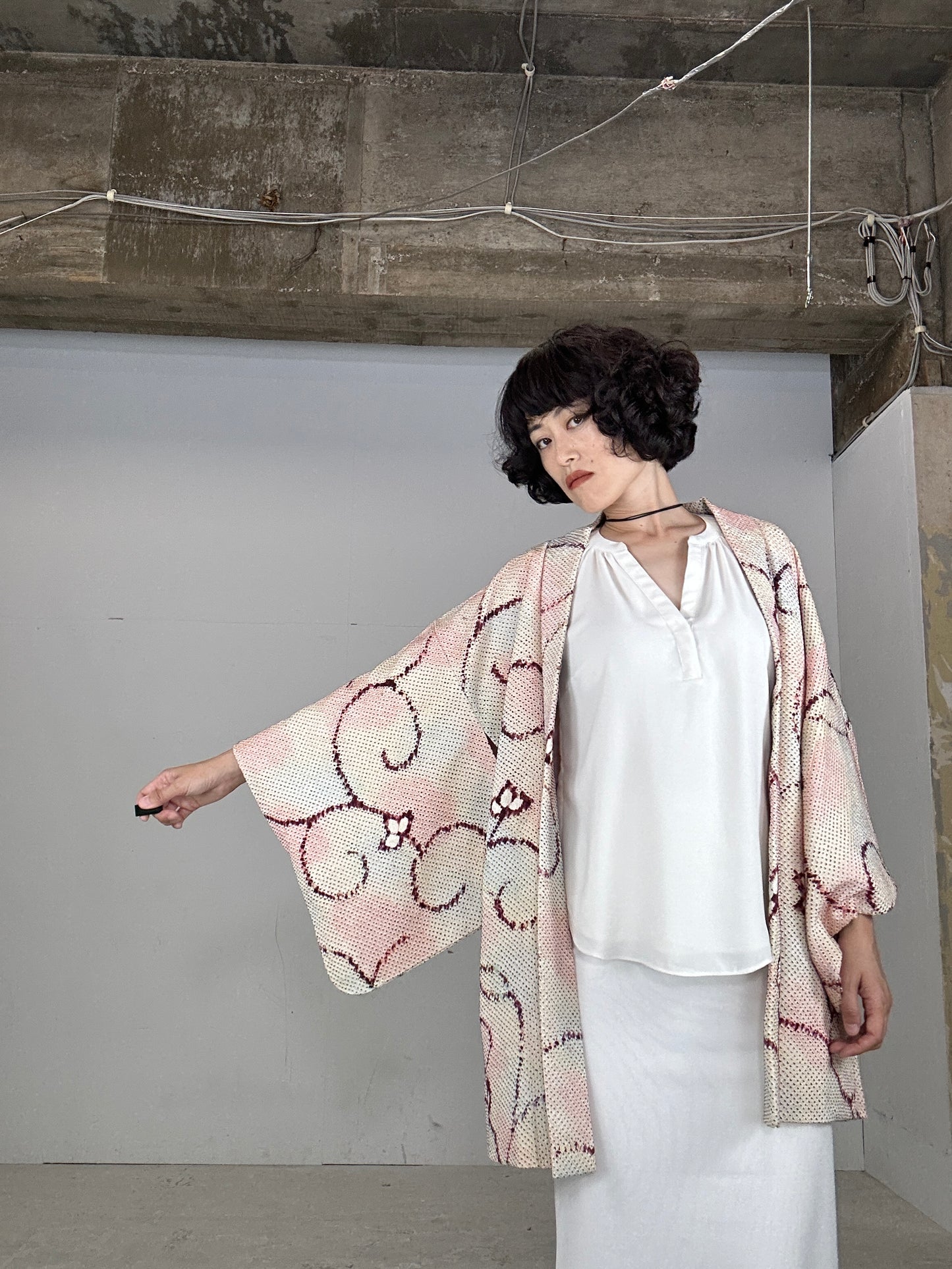 VINTAGE SHIBORI HAORI "white karakusa"