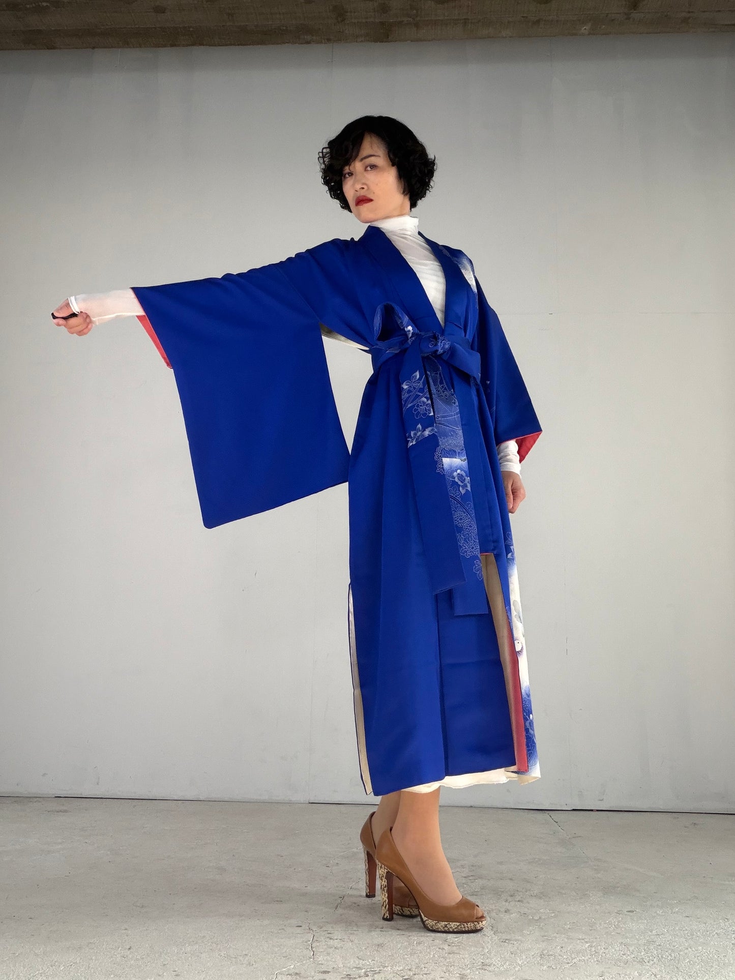 Houmongi Kimono Dress Gown with String Belt – Upcycled from Vintage Japanese Kimono "blue, white, DRE028"