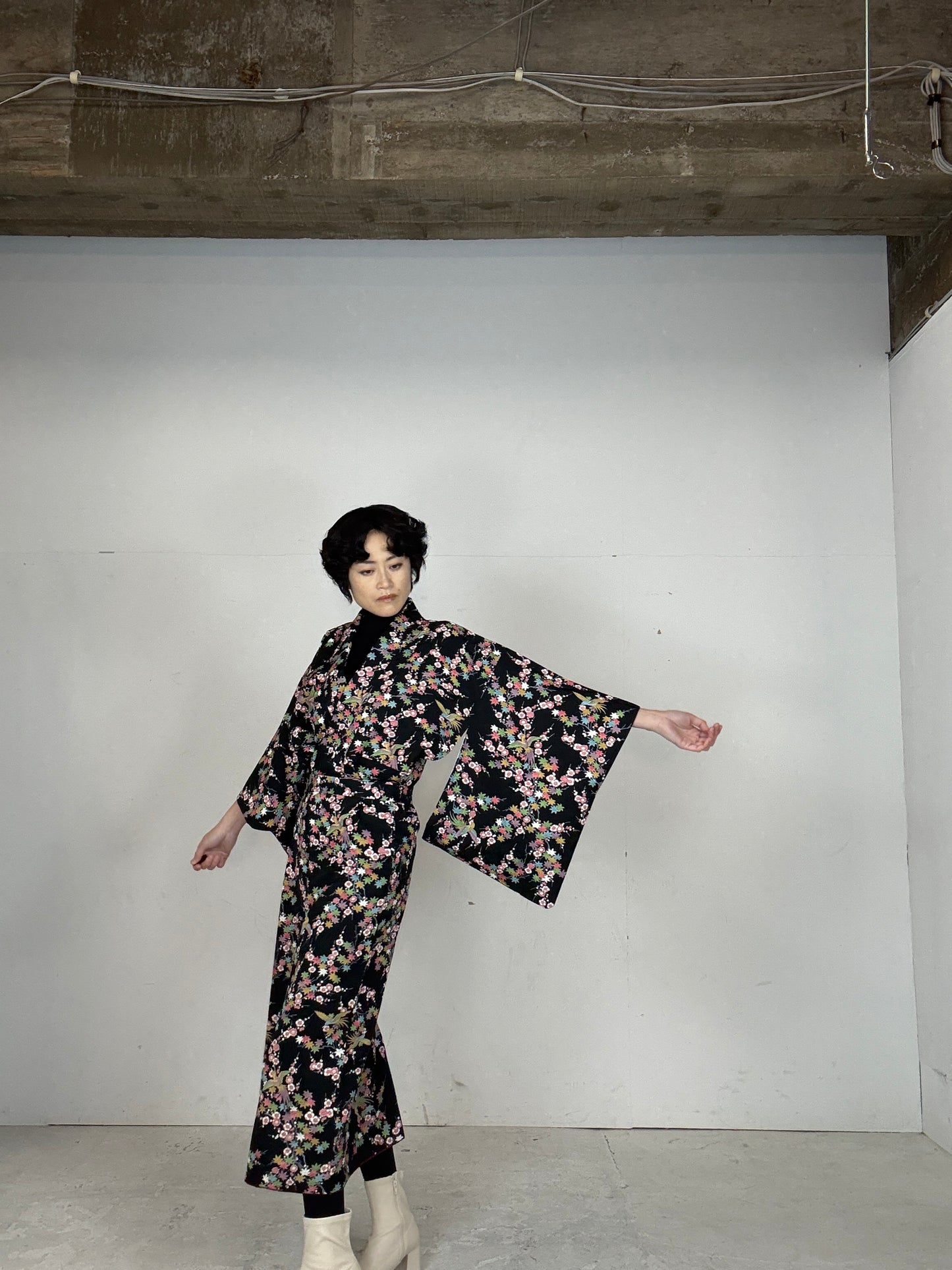 REIWA NIBUSHIKI KIMONO upcycled from Japanese kimono “KURO”